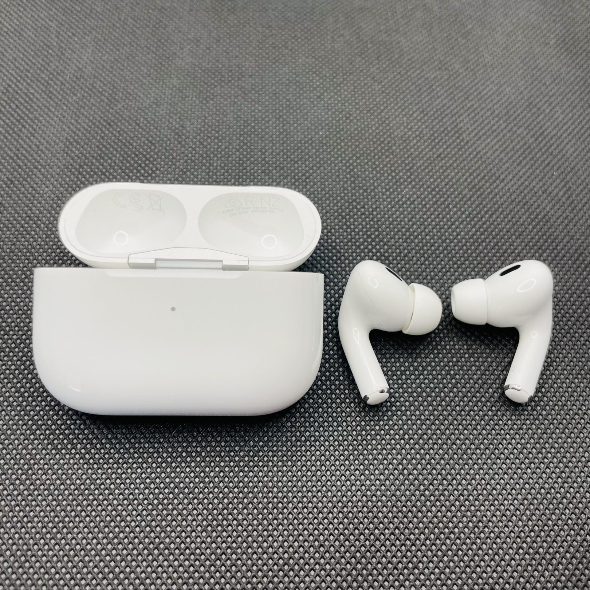 Apple AirPods Pro 2nd Gen White - Image 3