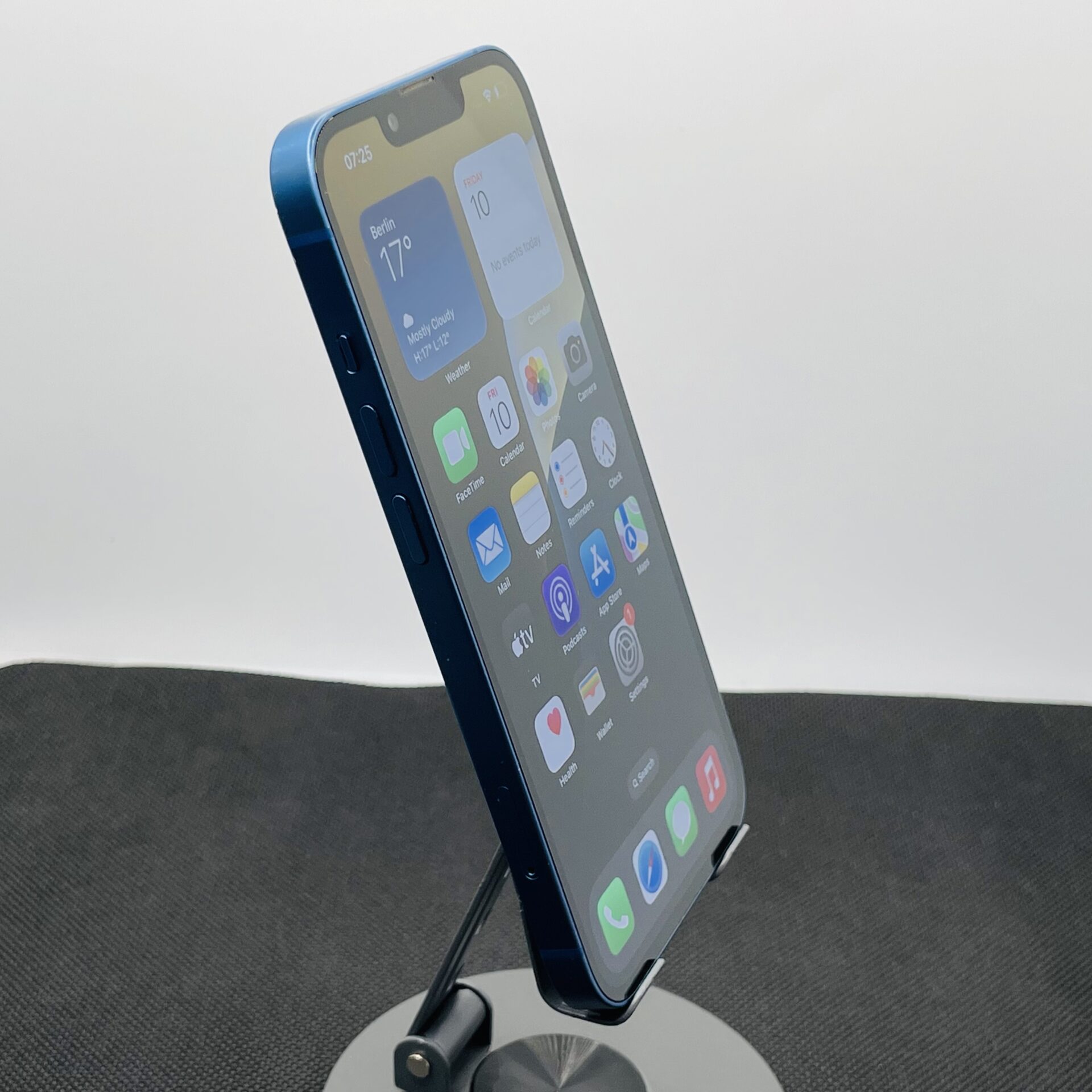 Apple iPhone 13 256GB Blue - (Grade B) - Image 3