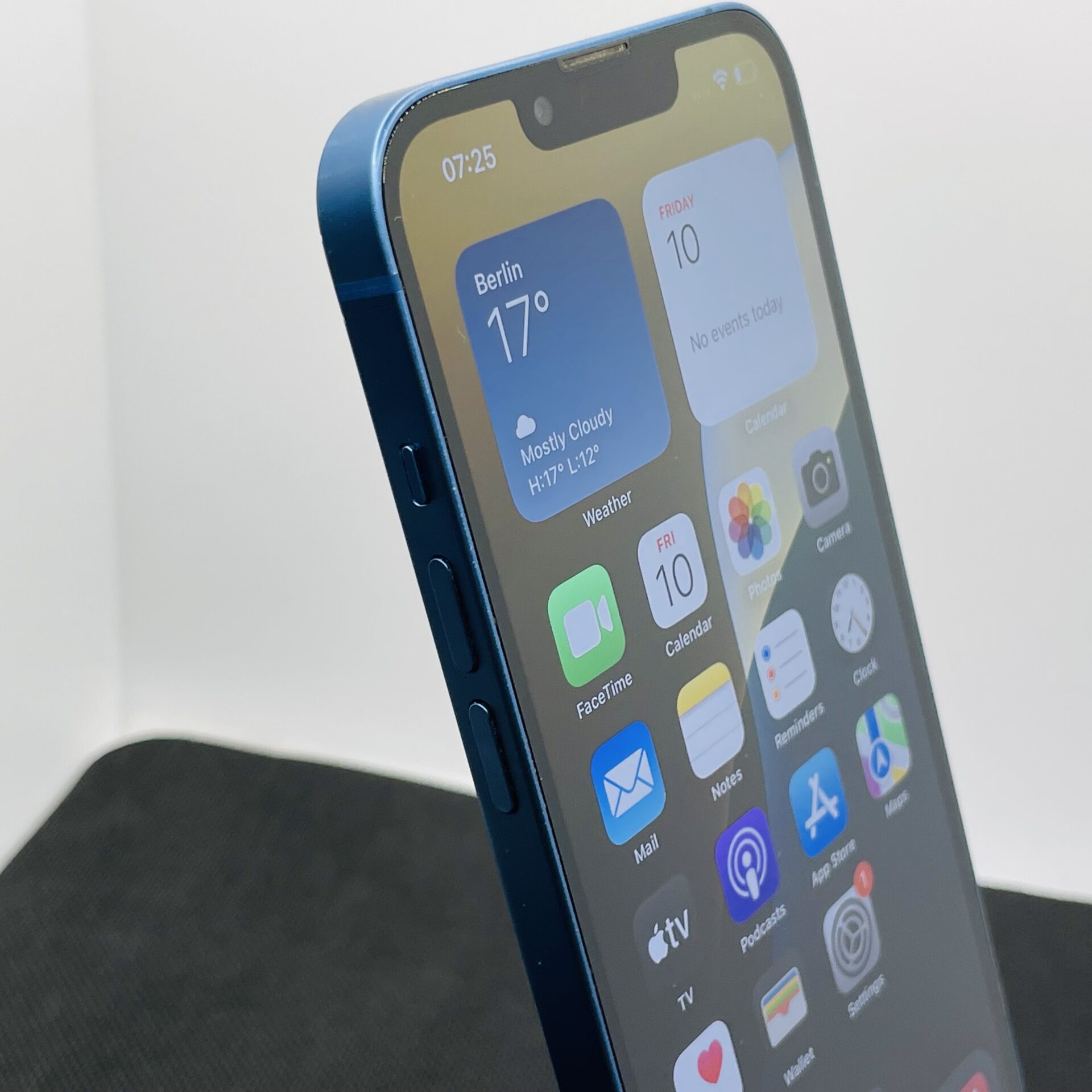 Apple iPhone 13 256GB Blue - (Grade B) - Image 4