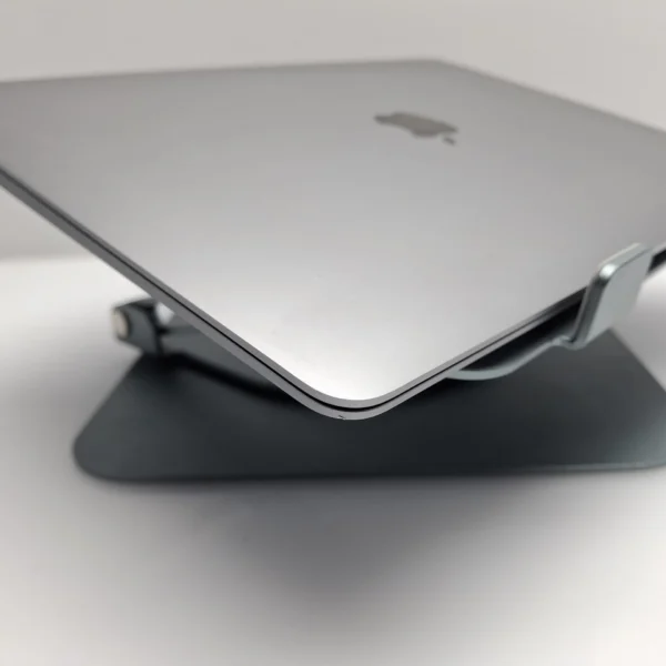 Apple MacBook Air “M1” 13-Inch 8 CPU/7 GPU (2020) 8GB RAM 256GB