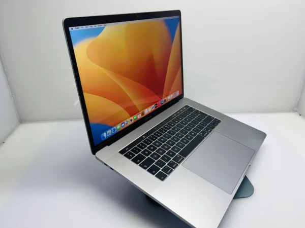 Apple MacBook Pro 15-Inch “Core i7” 2.9GHz (Touch/Mid-2017) 16GB