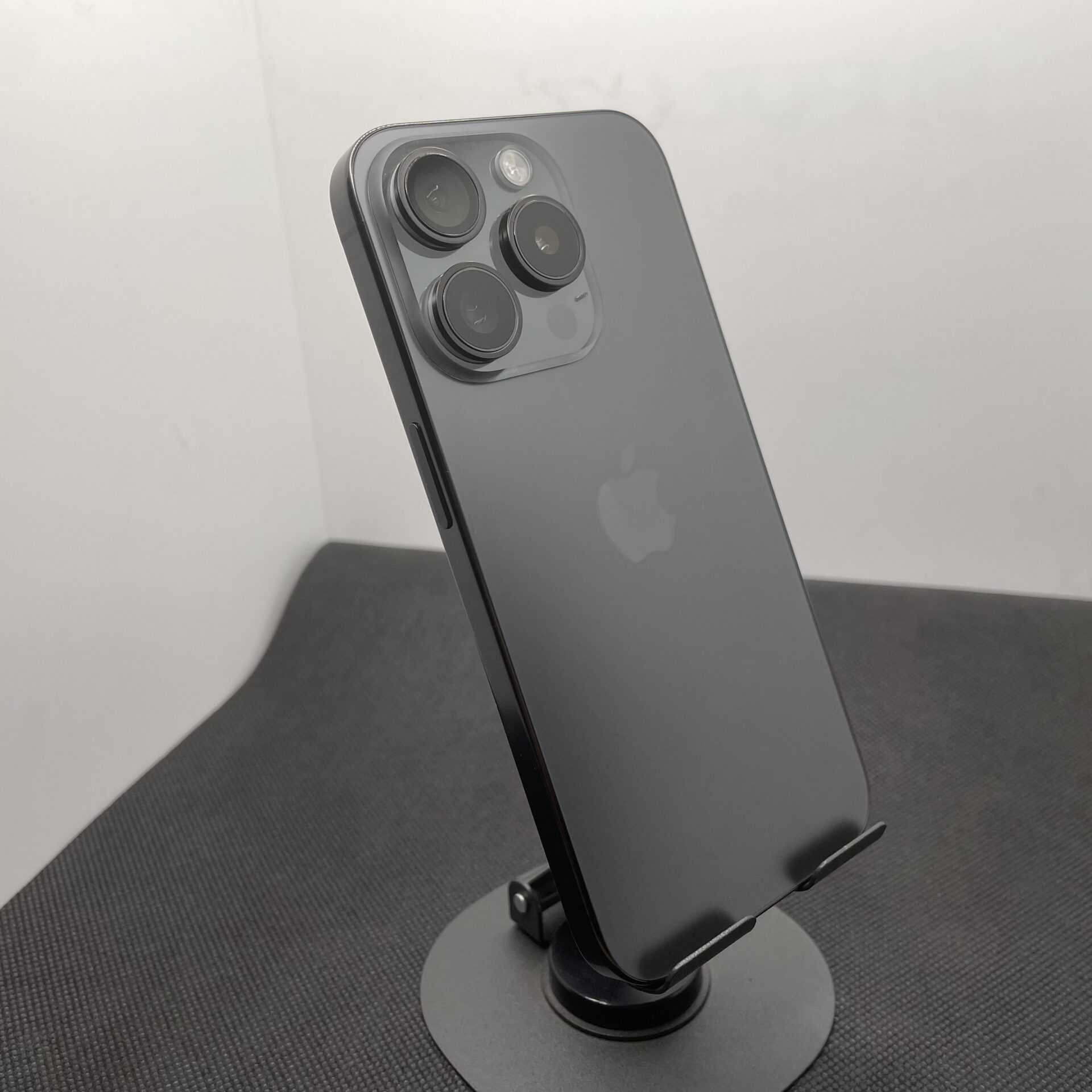 Apple iPhone 15 Pro 512GB Black Titanium - (Grade B) - Image 7