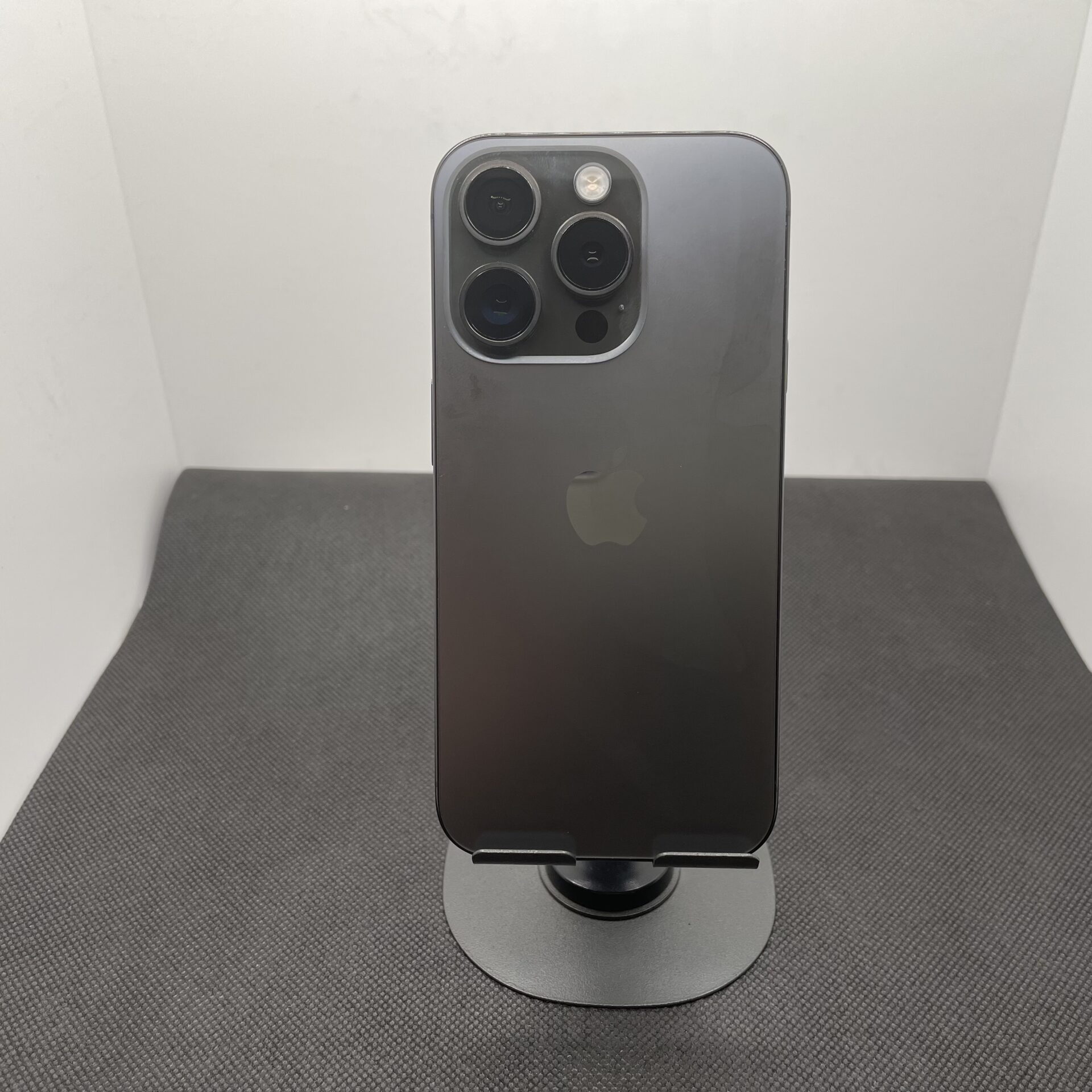 Apple iPhone 15 Pro 512GB Black Titanium - (Grade B) - Image 8
