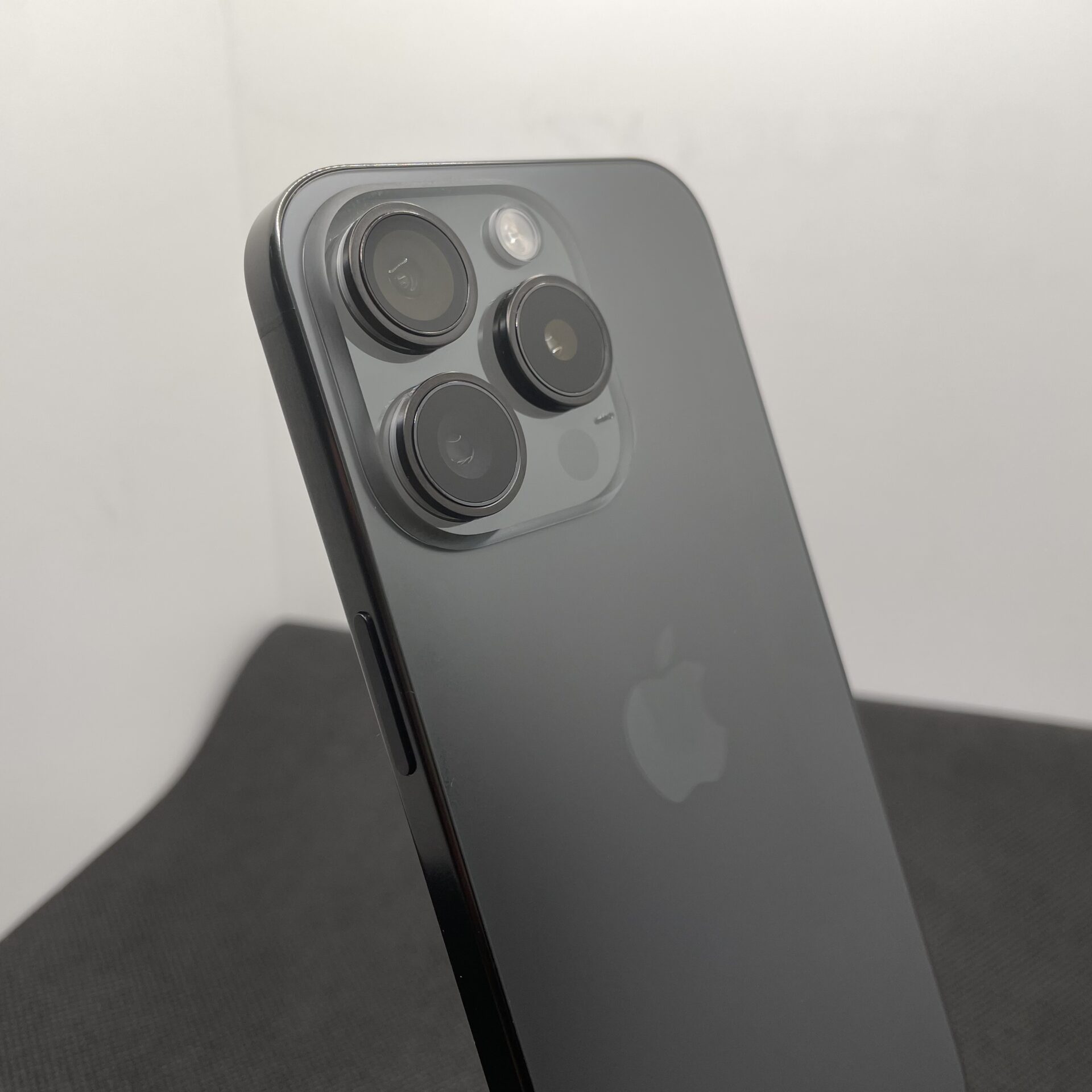 Apple iPhone 15 Pro 512GB Black Titanium - (Grade B) - Image 11