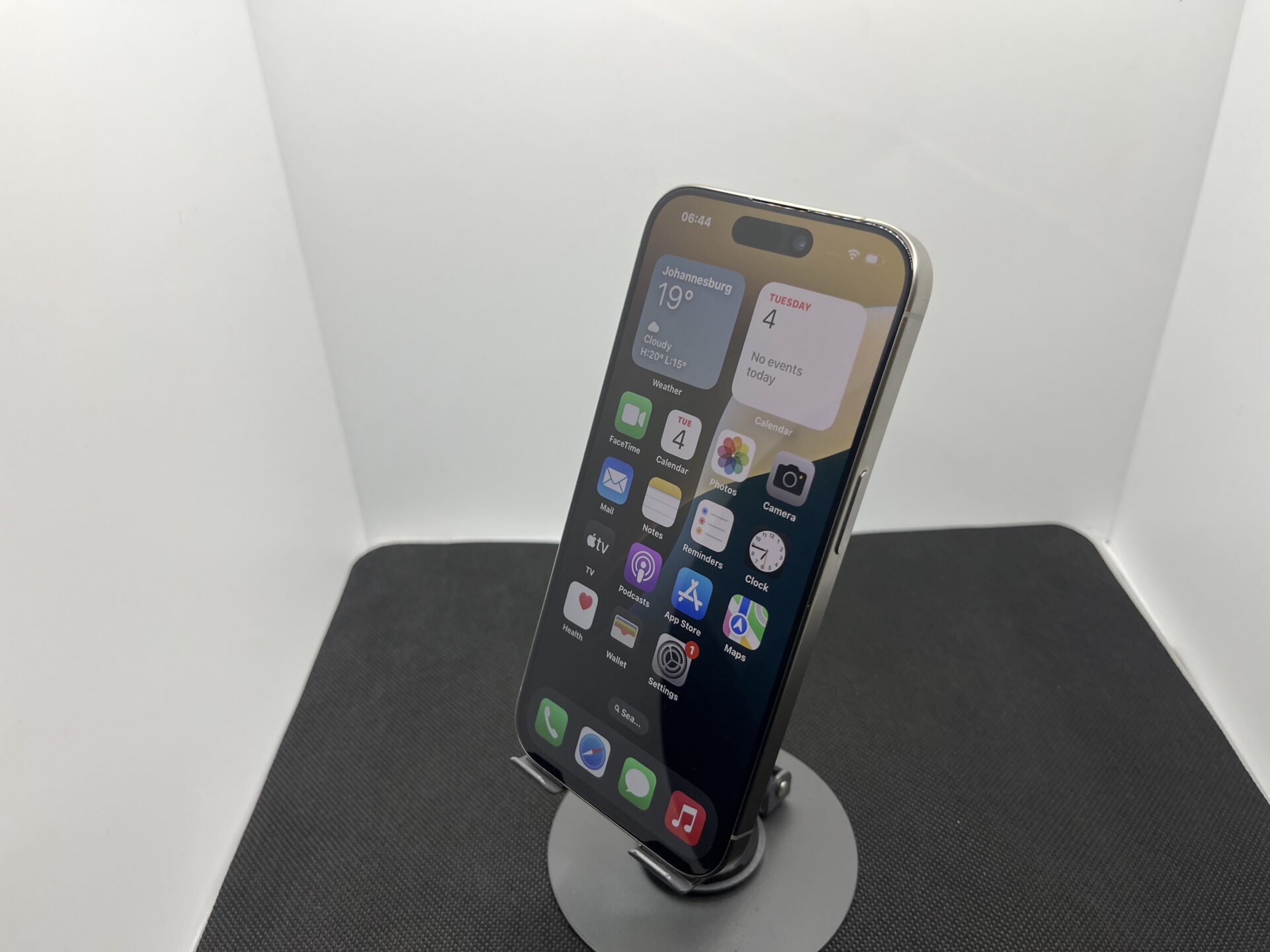 Apple iPhone 15 Pro Max 256GB Natural Titanium - (Grade B) - Image 4