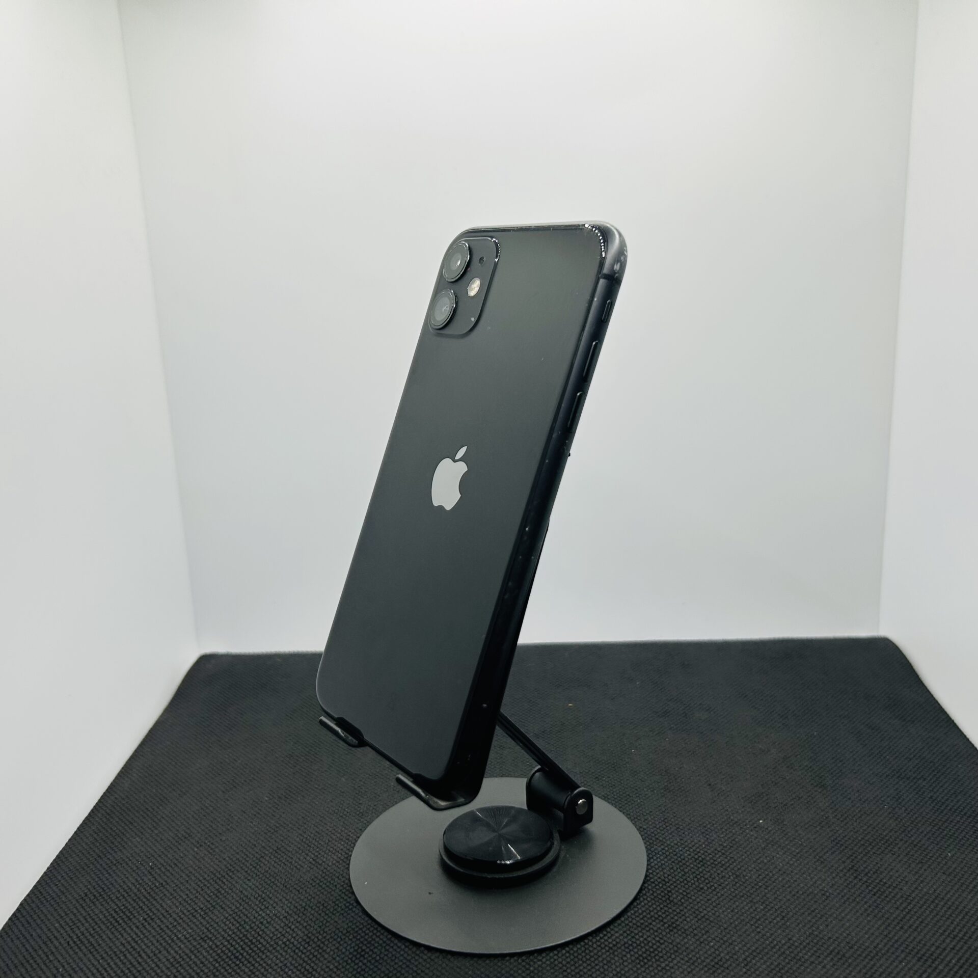 Apple iPhone 11 64GB Black – (Grade B) - Image 7