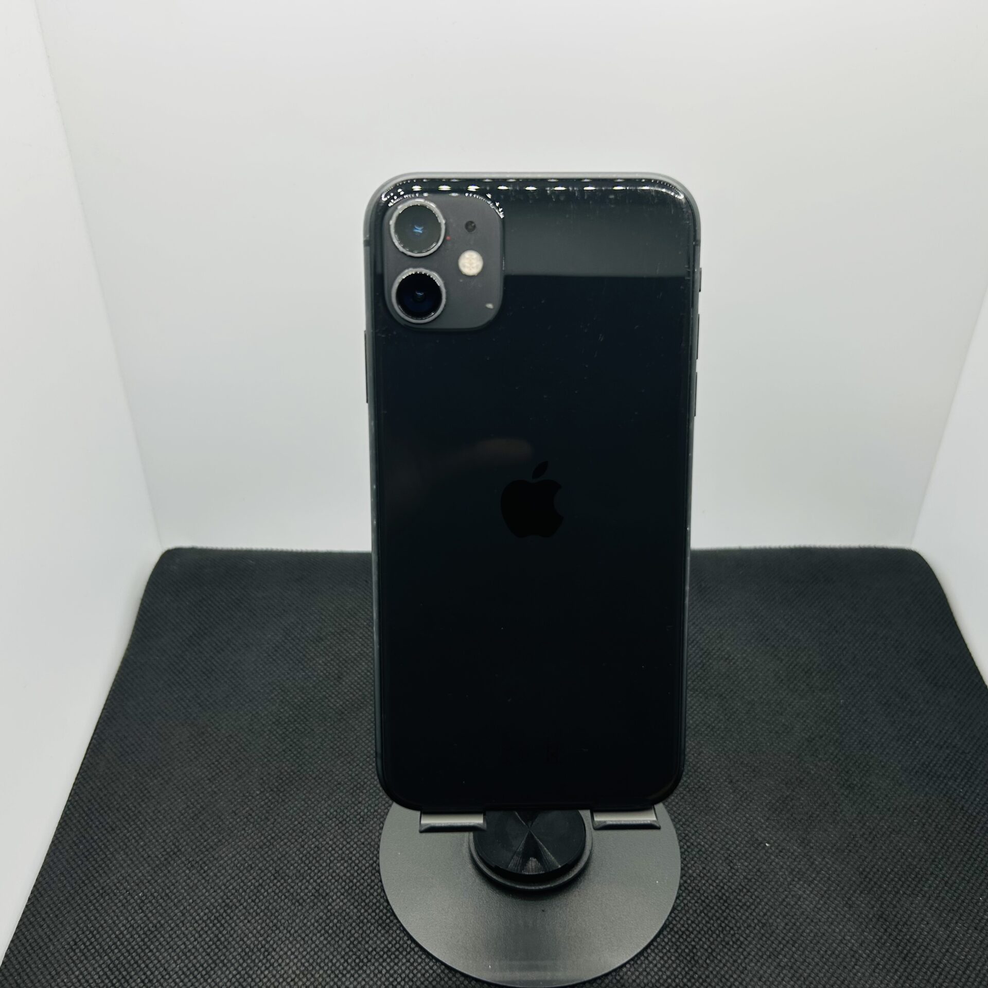 Apple iPhone 11 64GB Black – (Grade B) - Image 6