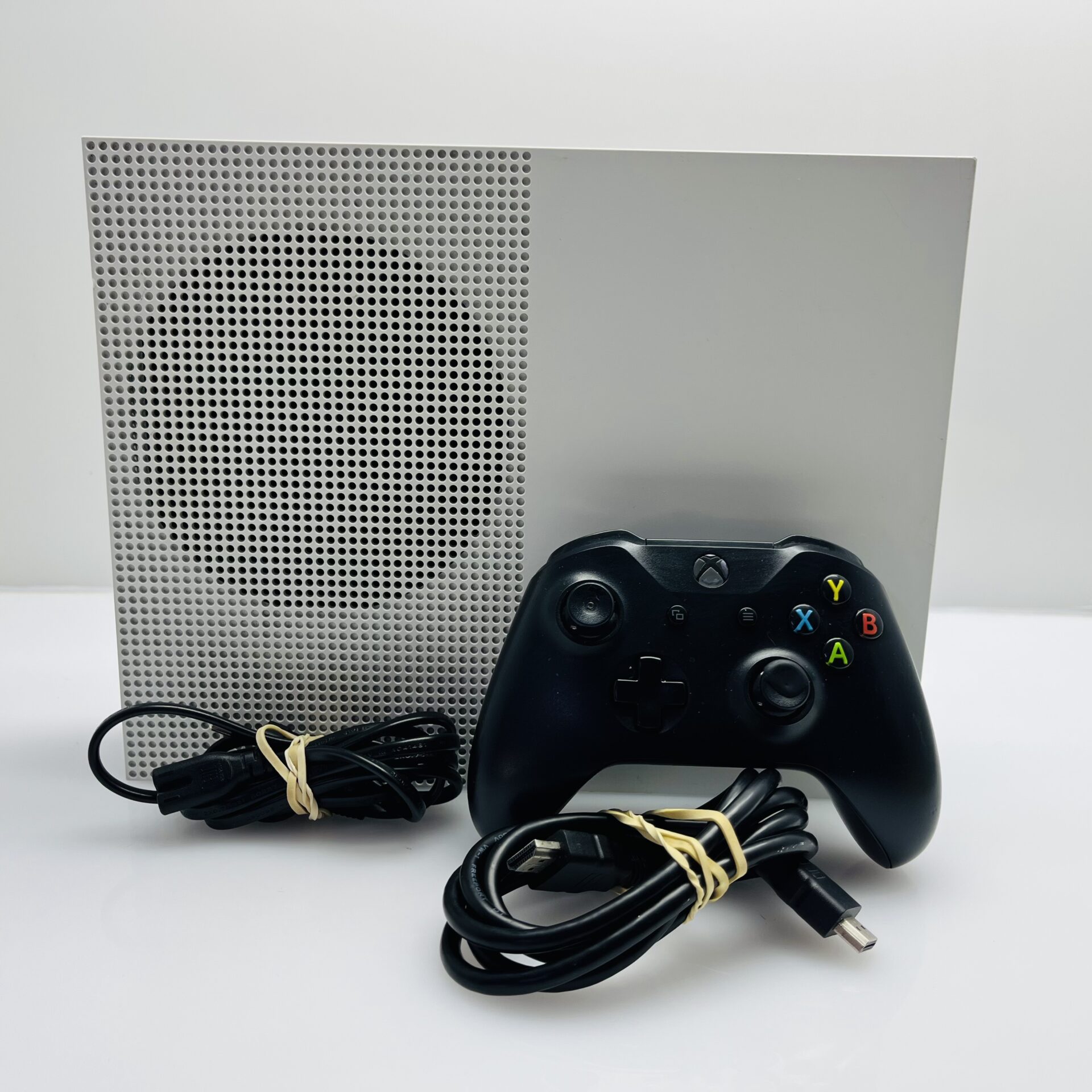 Xbox One S 1TB White + HDMI Cable + Power Cable + 1 Controller (Grade B) - Image 8