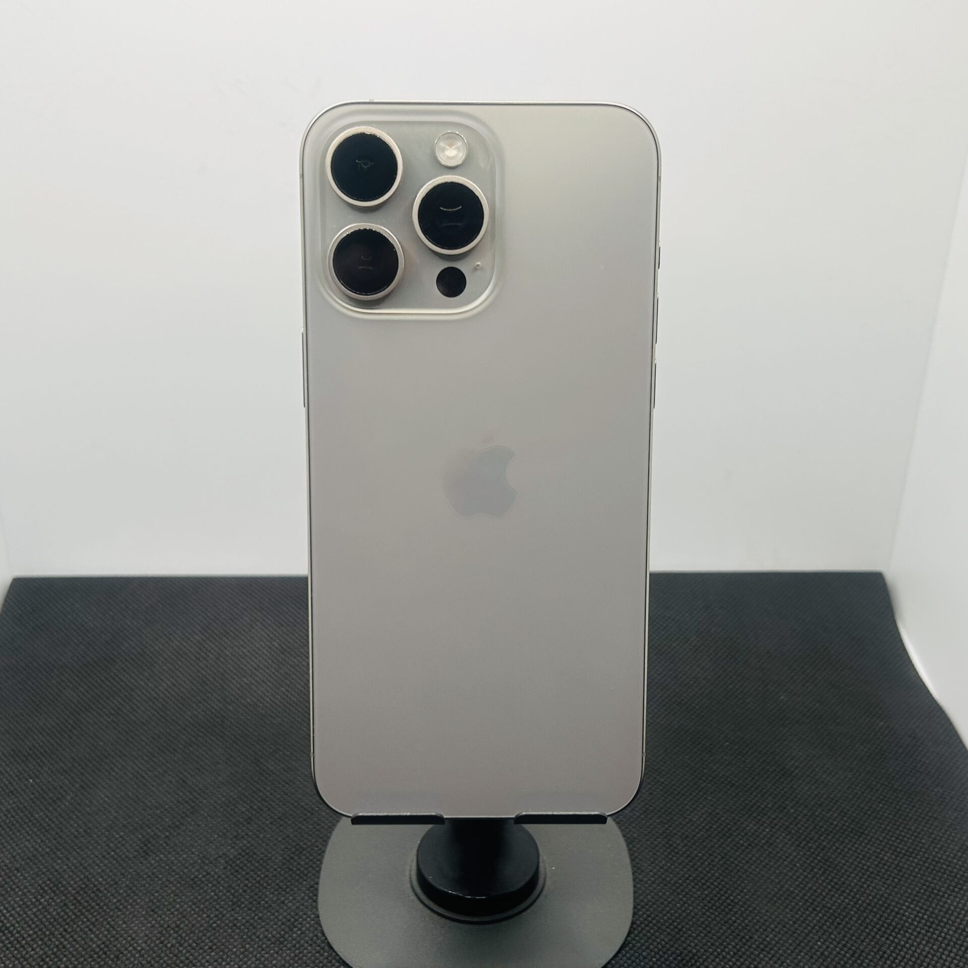 Apple iPhone 15 Pro Max 256GB Natural Titanium - (Grade B) - Image 9