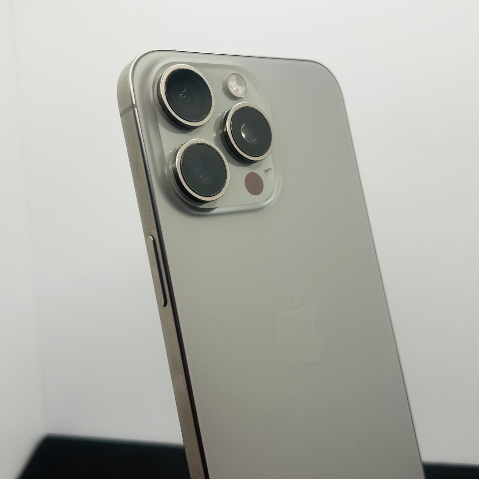 Apple iPhone 15 Pro Max 256GB Natural Titanium - (Grade B) - Image 11