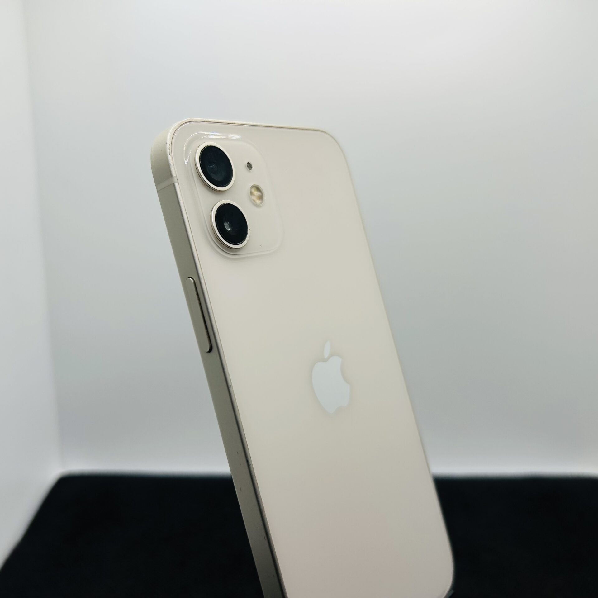 Apple iPhone 12 64GB White – (Grade B) | Epic Deals SA