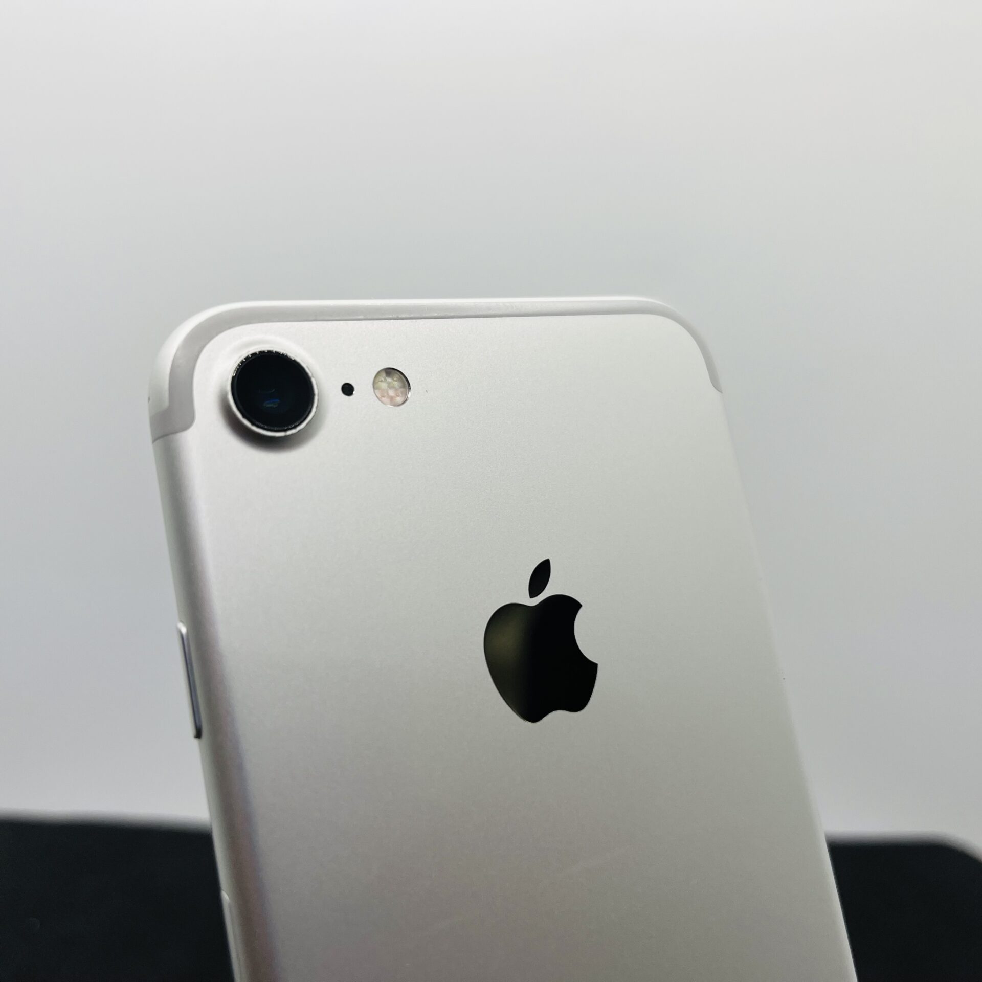 Apple iPhone 7 32GB Silver – (Grade B) | Epic Deals SA