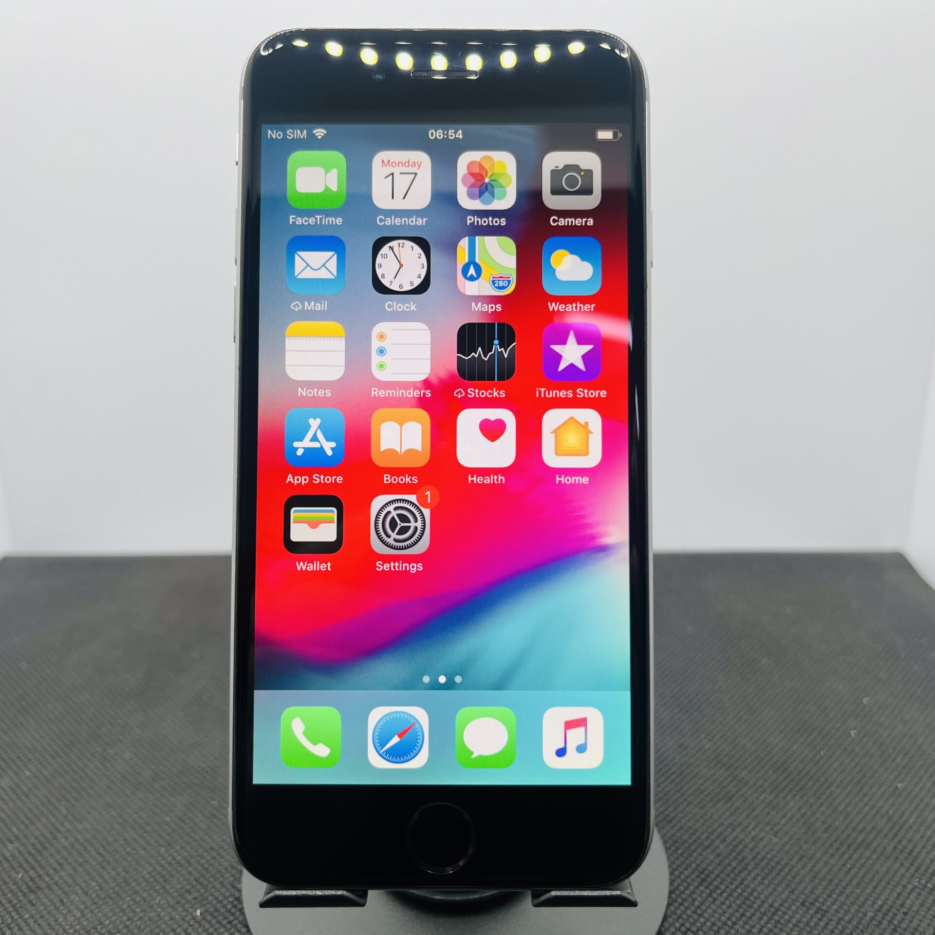 Apple iPhone 6 16GB Silver (Grade B) - Minor Bright Spots | Epic