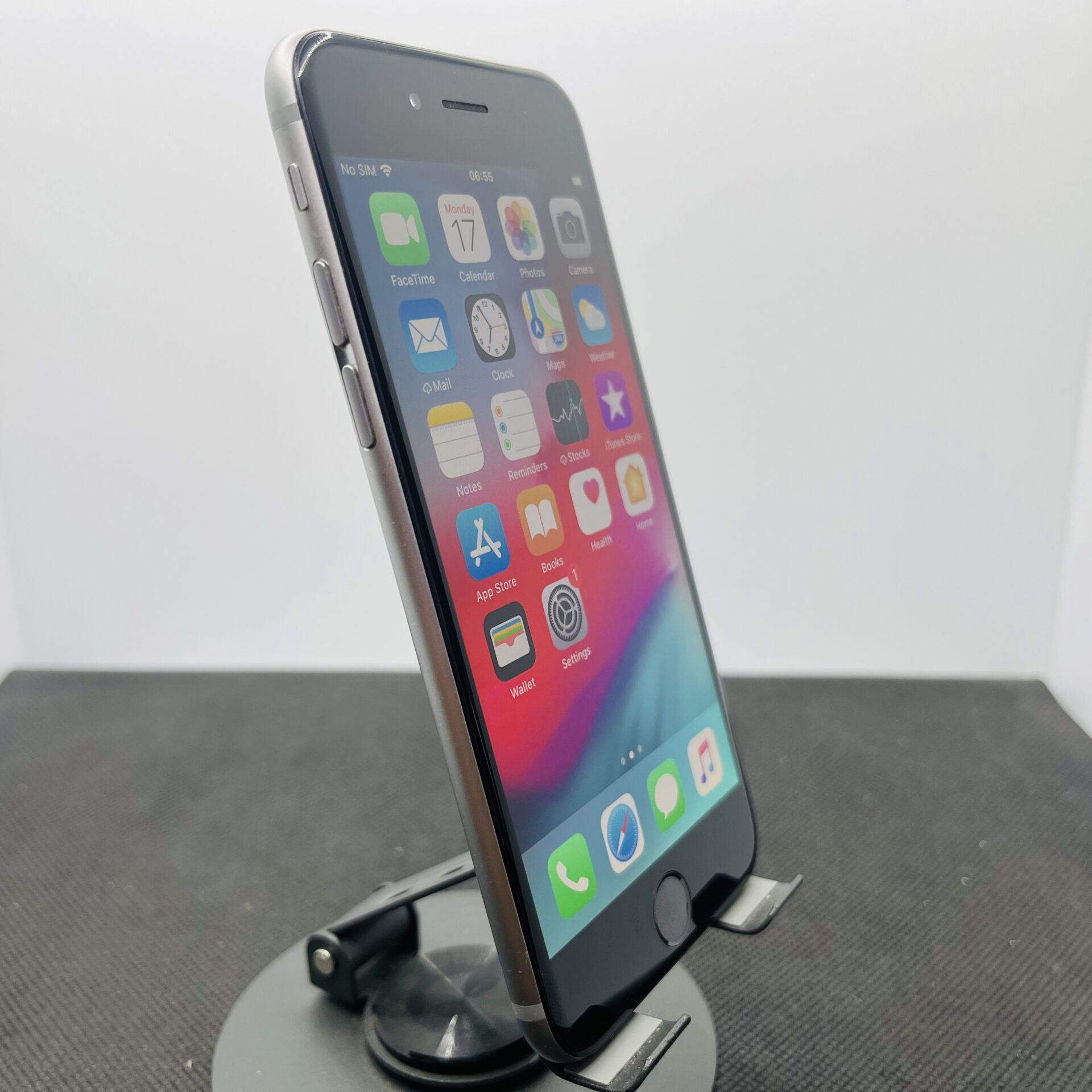 Apple iPhone 6 16GB Silver (Grade B) - Minor Bright Spots | Epic
