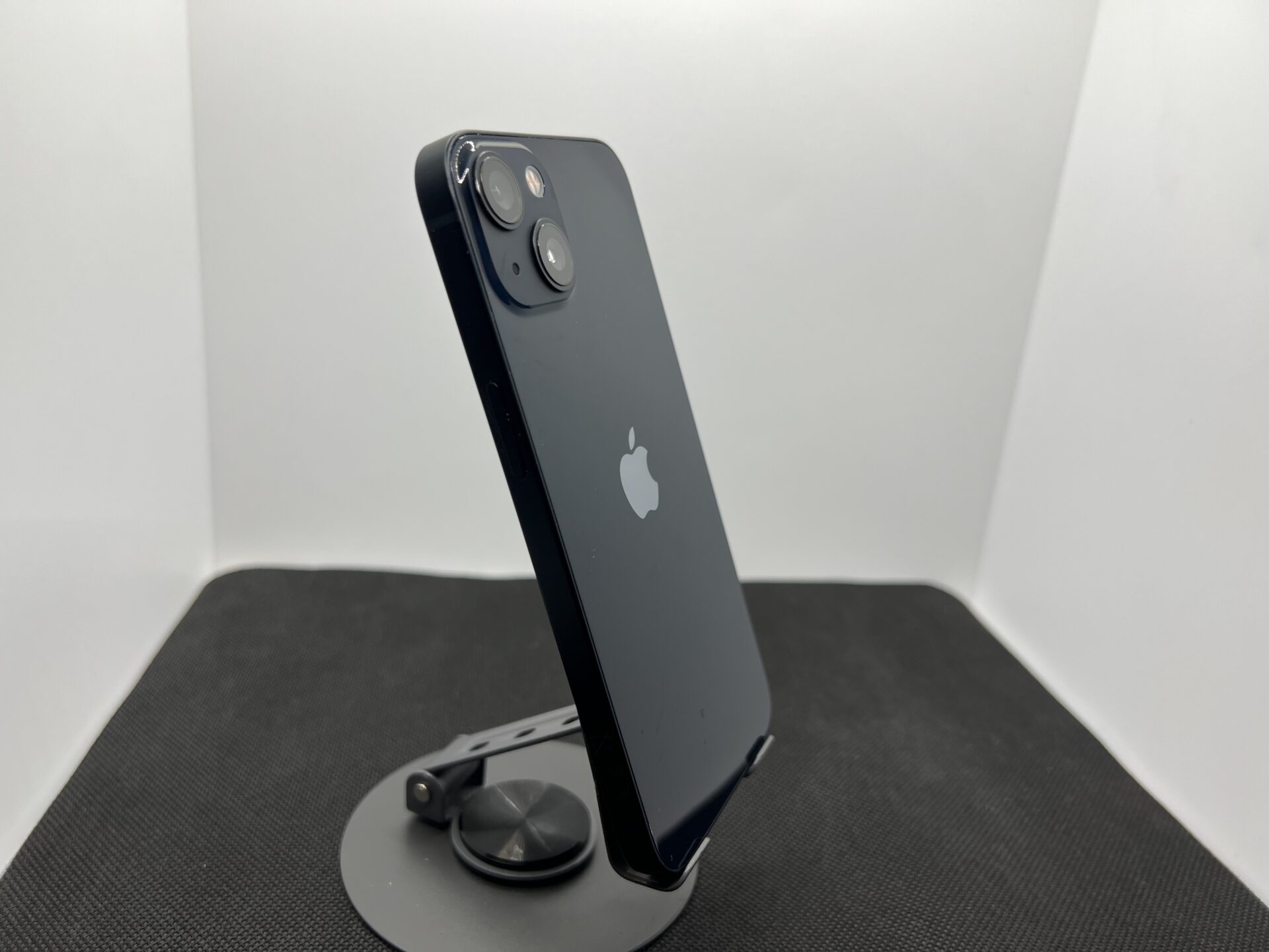 Apple iPhone 13 128GB Midnight – (Grade B) - Image 9