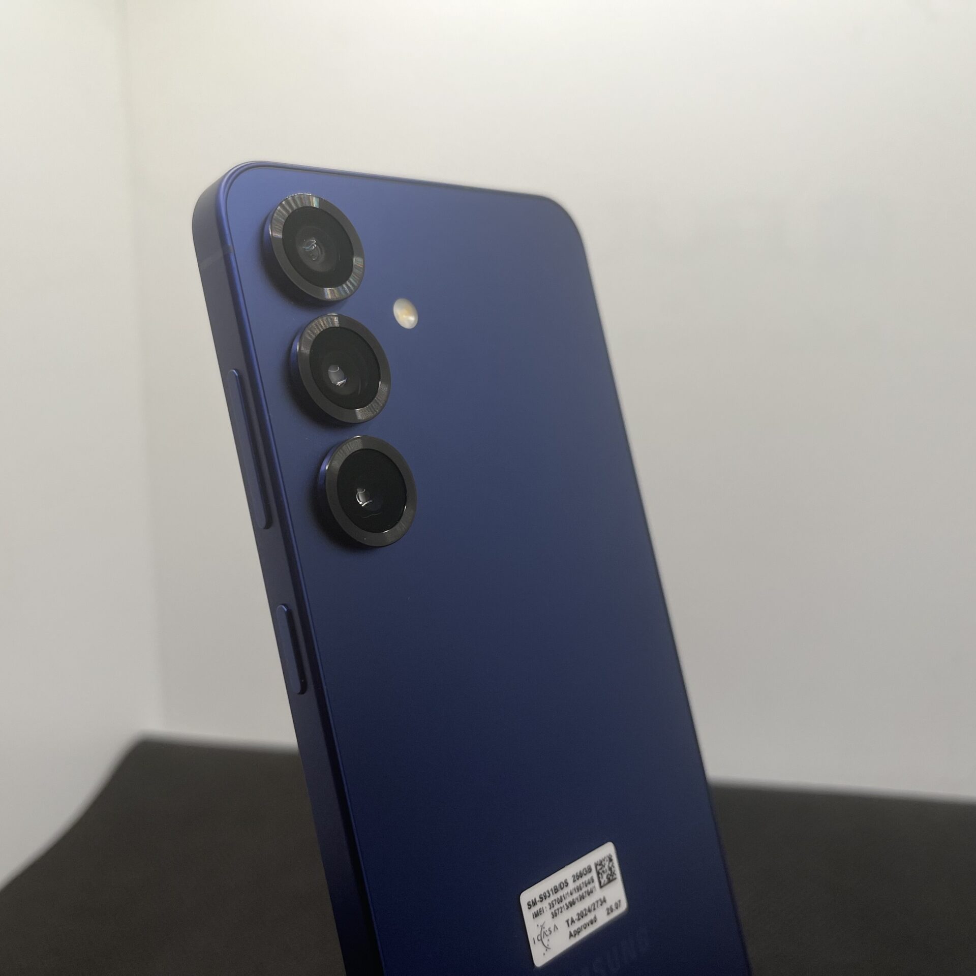Samsung galaxy S25 256GB Navy - (Grade A) | Epic Deals SA