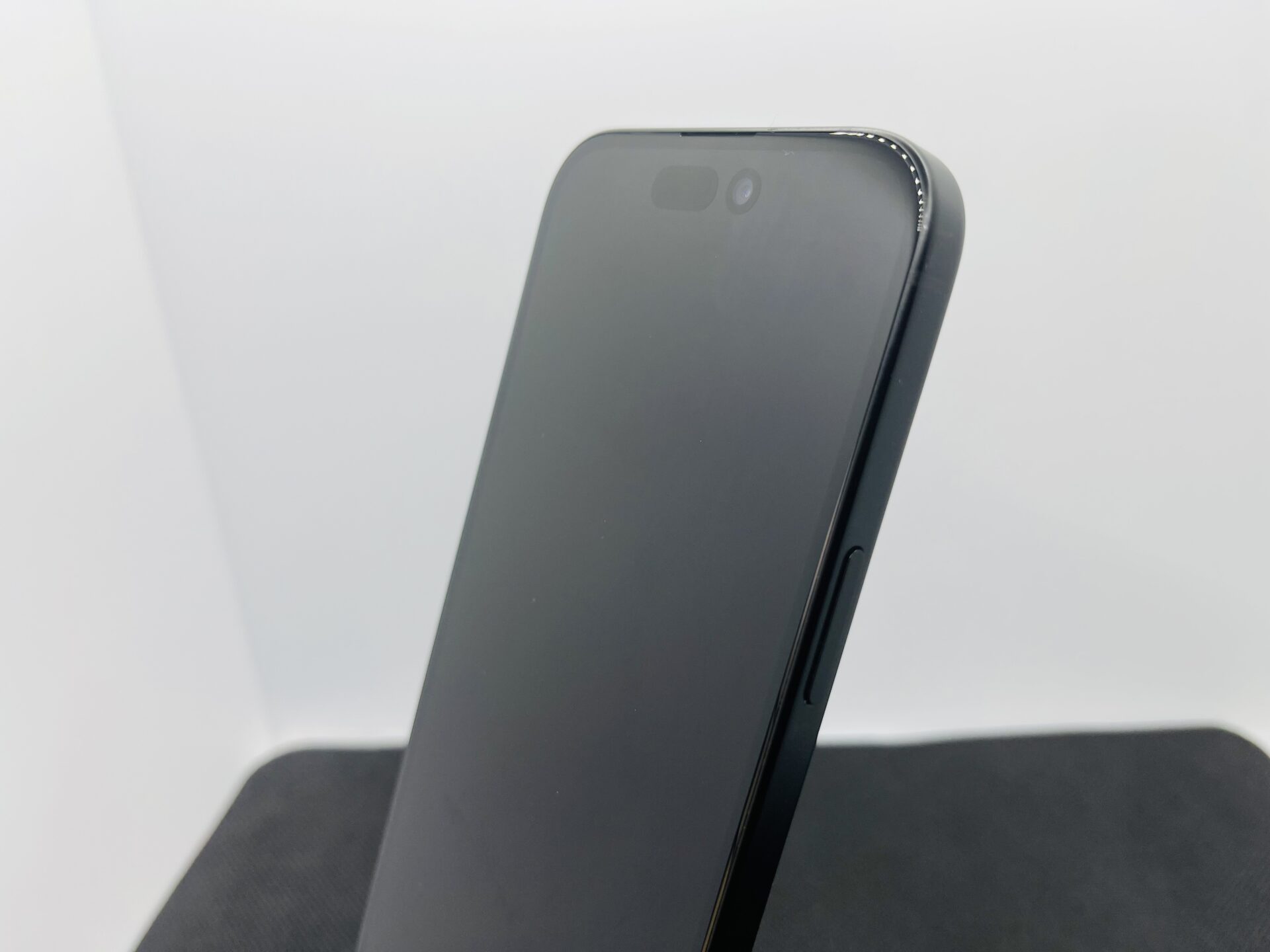 Apple iPhone 15 128GB Black – (Grade B) - Image 9