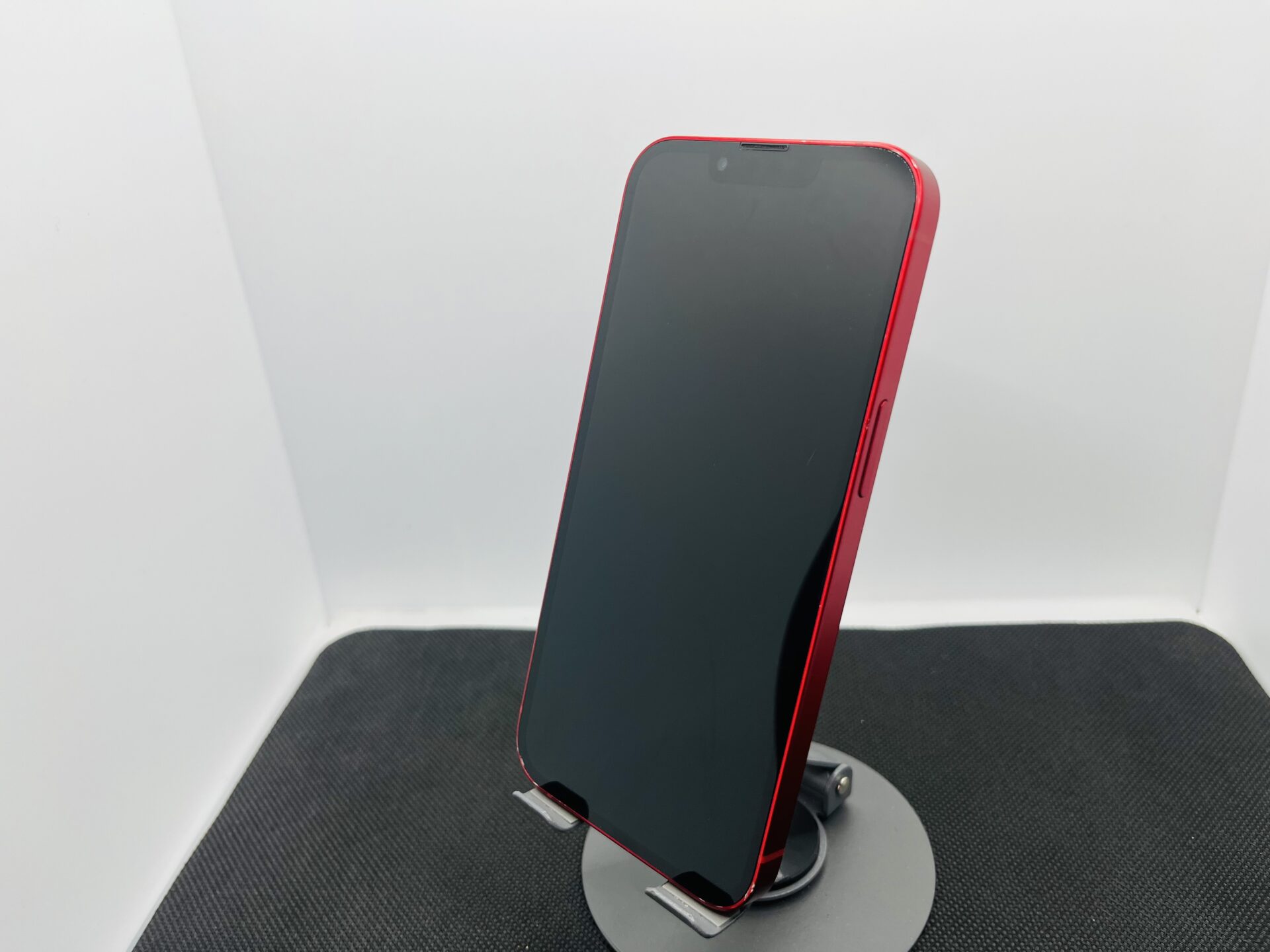 Apple iPhone 13 128GB Red – (Grade B) - Image 8