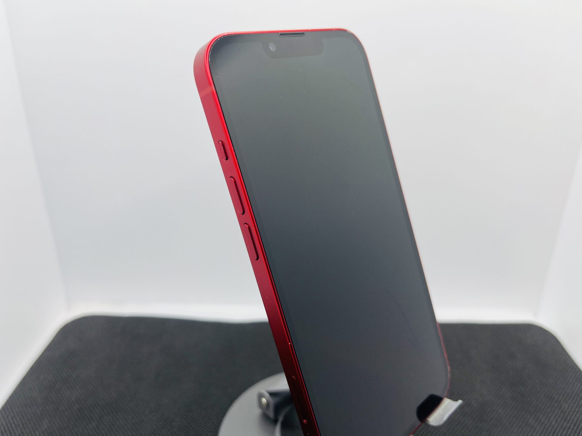 Apple iPhone 13 128GB Red – (Grade B) - Image 9
