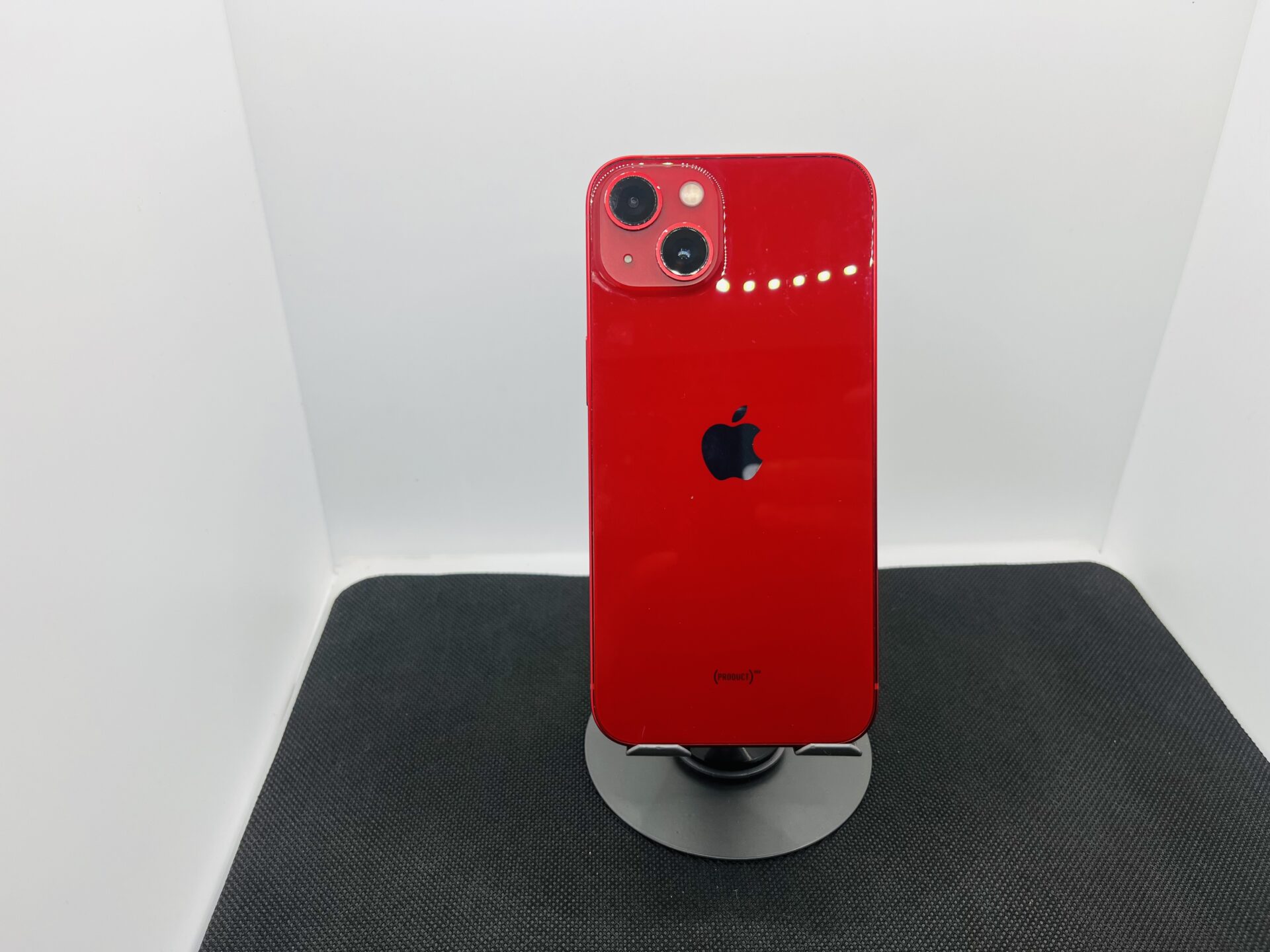 Apple iPhone 13 128GB Red – (Grade B) - Image 6