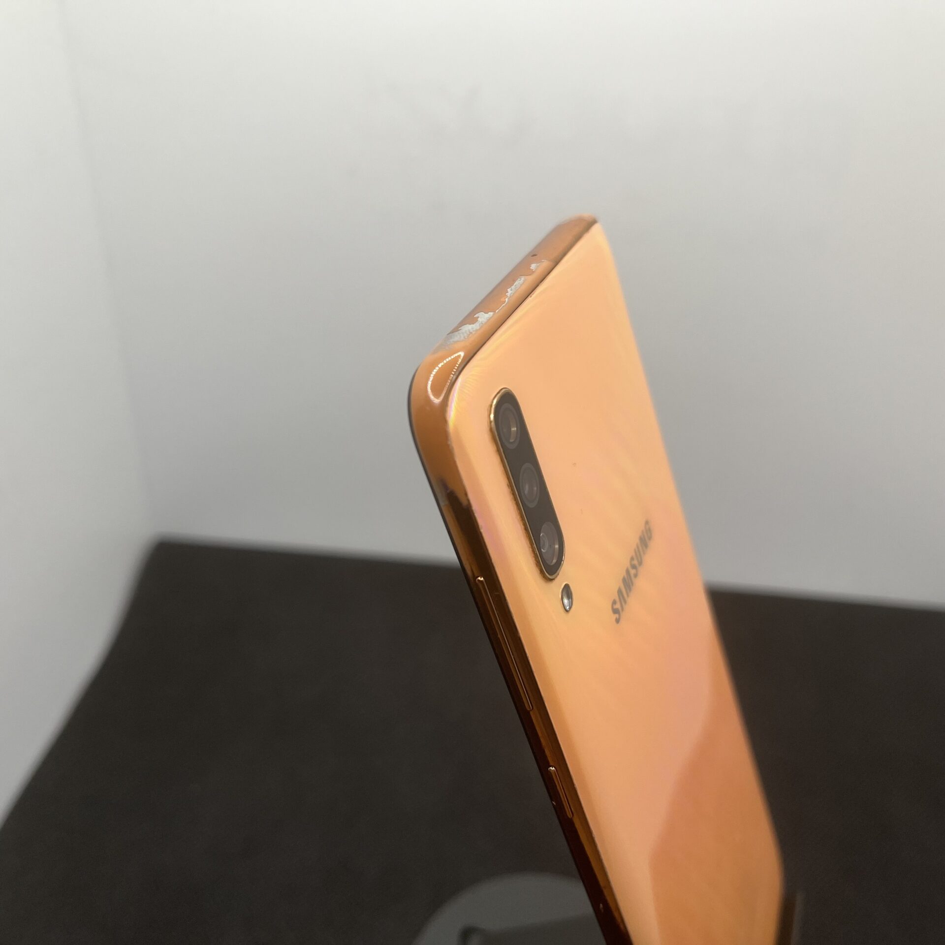 Samsung Galaxy A70 128GB Coral (Grade B) - LCD Burn - Image 11