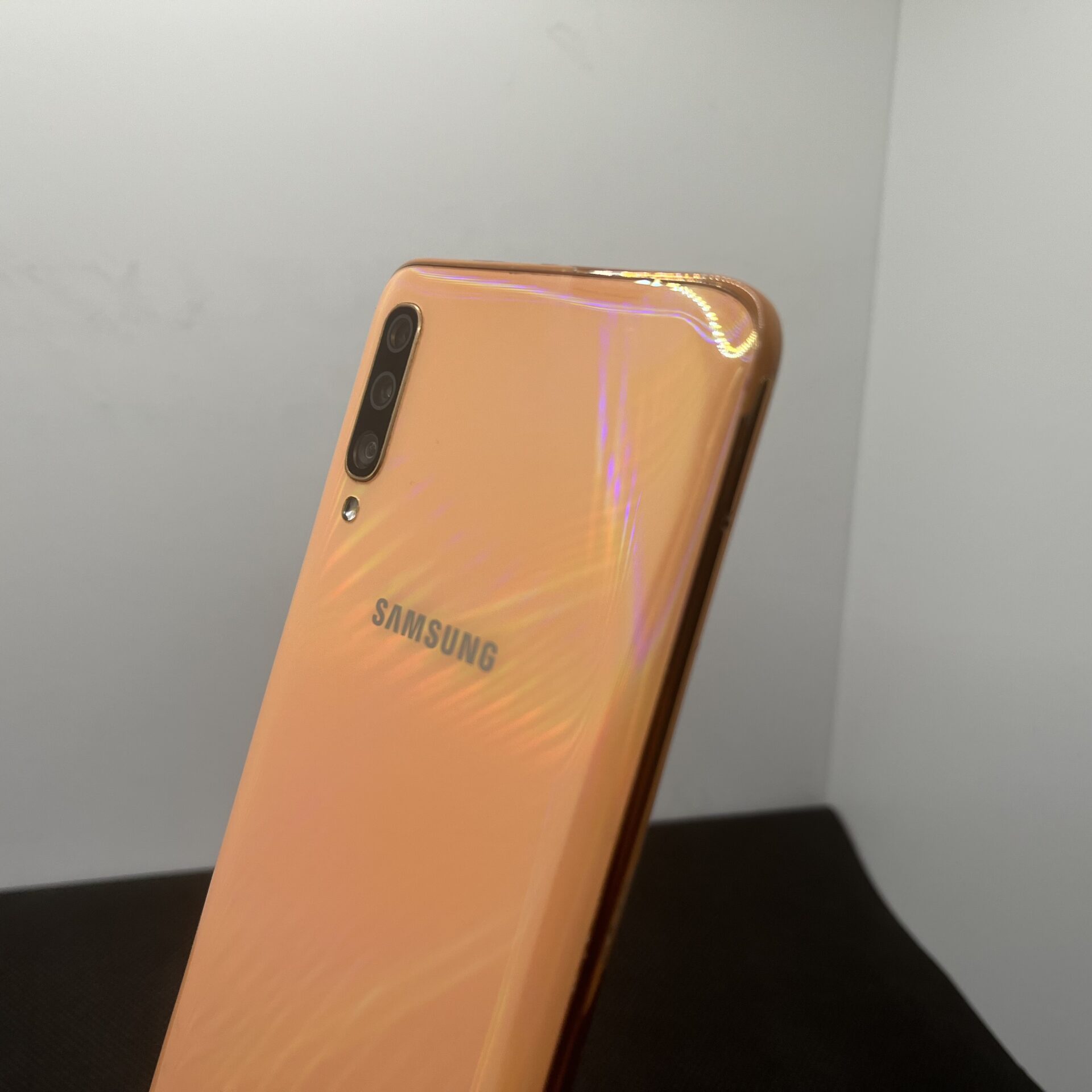 Samsung Galaxy A70 128GB Coral (Grade B) - LCD Burn - Image 9