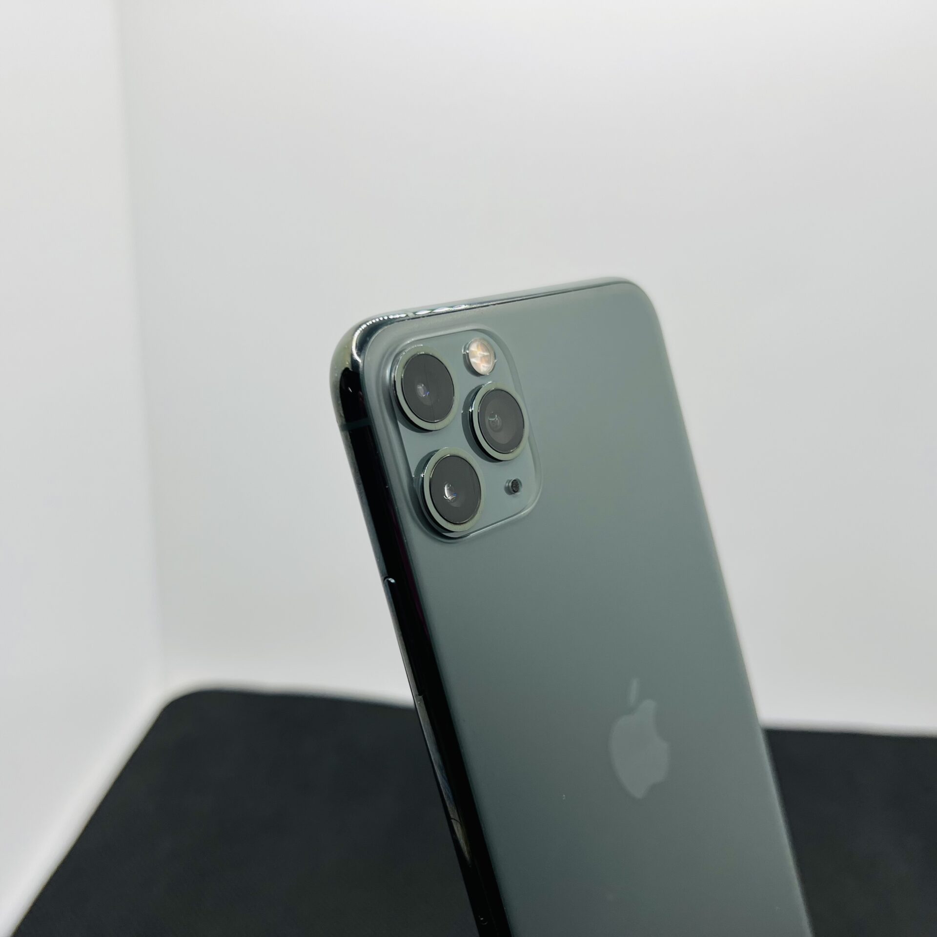 Apple iPhone 11 Pro Max 64GB Midnight Green - (Grade B) | Epic