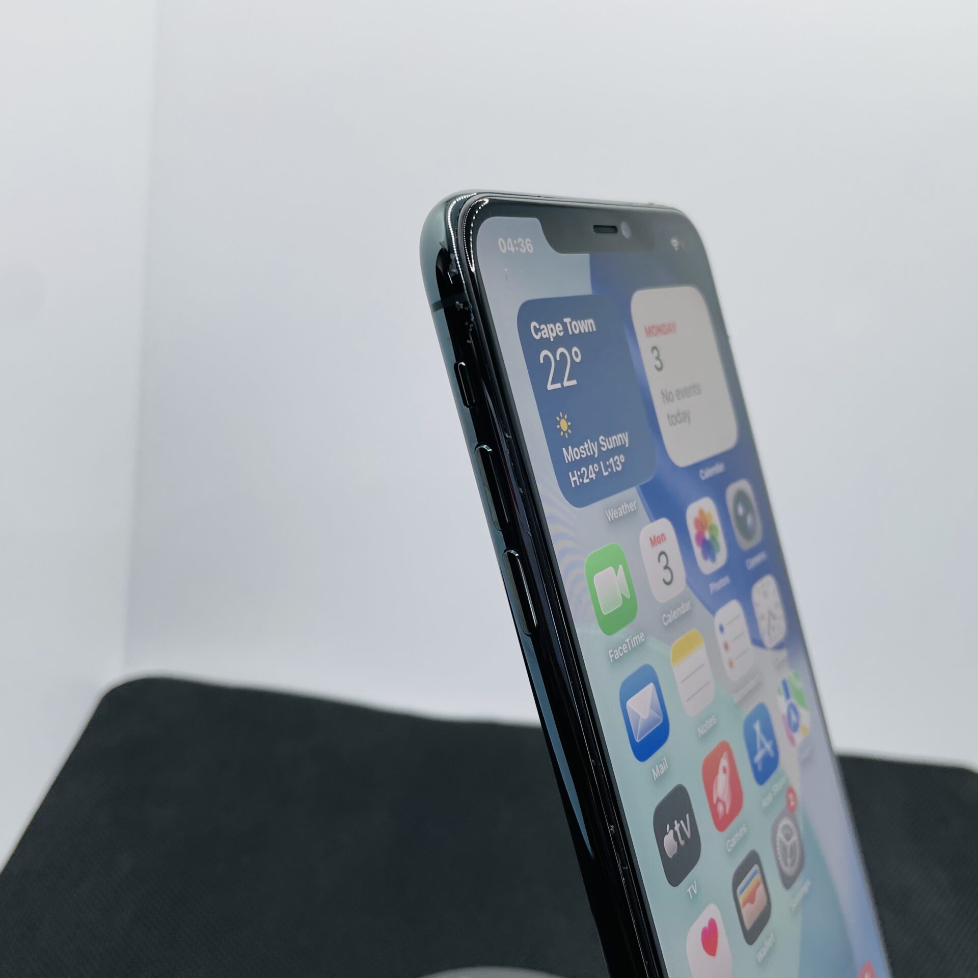 Apple iPhone 11 Pro Max 256GB Midnight Green (Grade B) - Not Working On Vodacom Network - Image 4