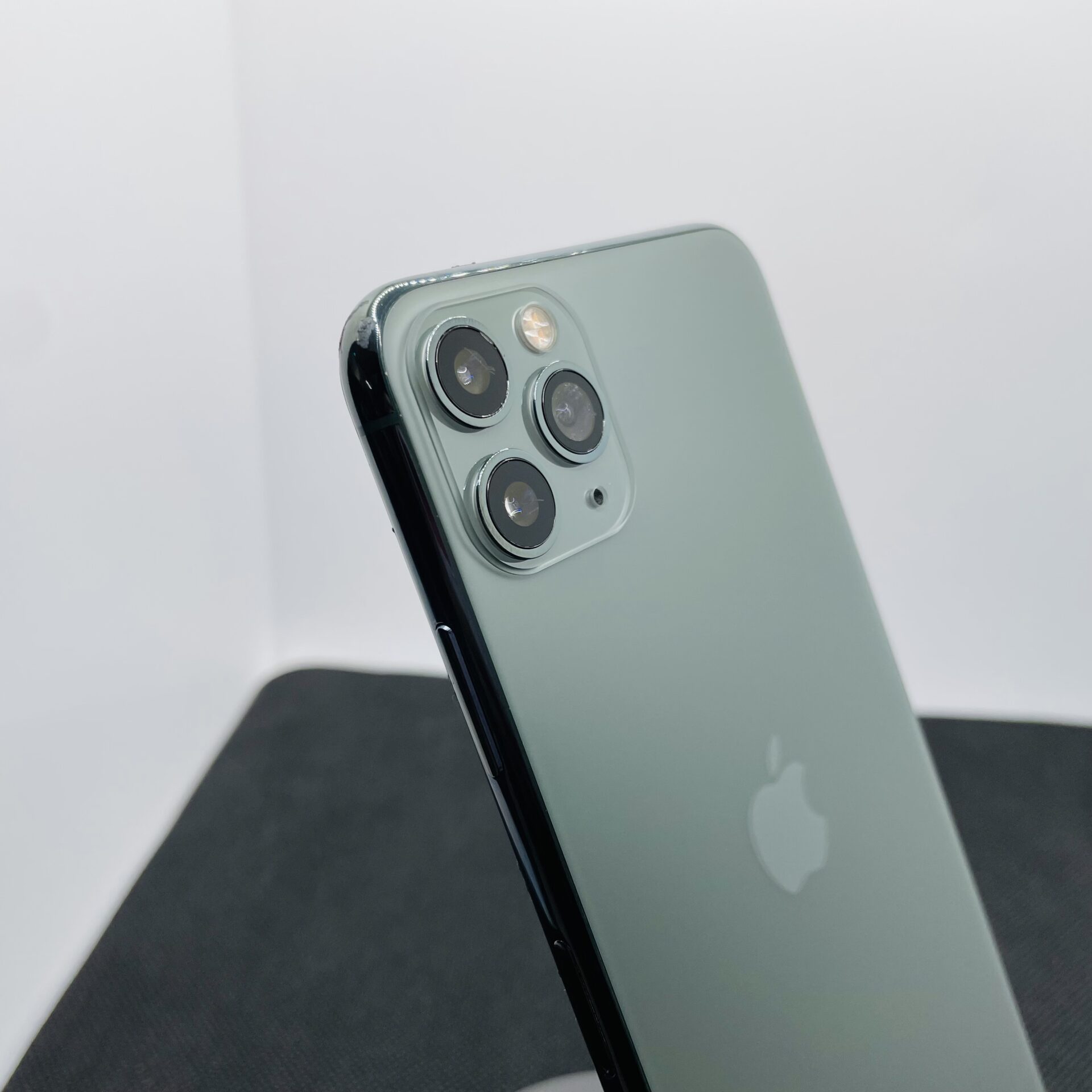 Apple iPhone 11 Pro Max 256GB Midnight Green (Grade B) - Not Working On Vodacom Network - Image 11