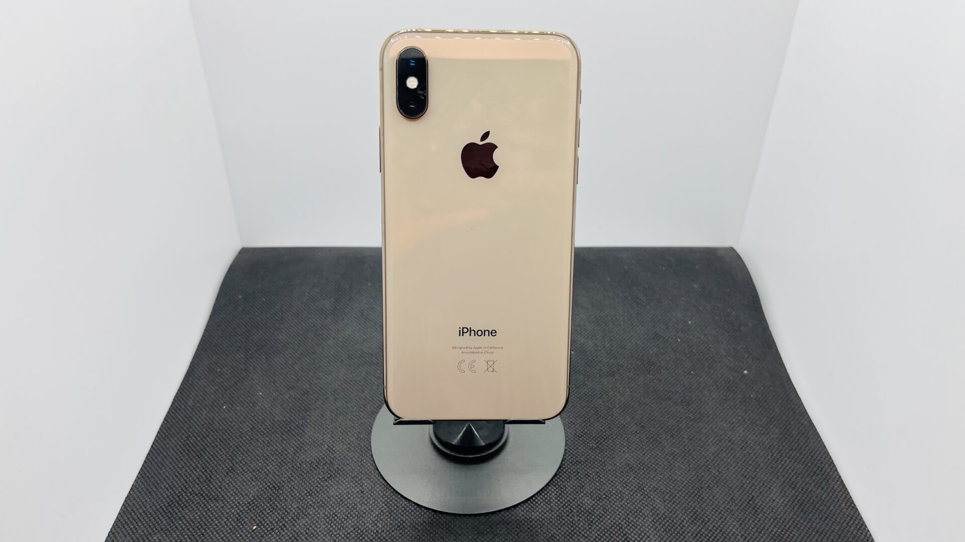 Apple iPhone XS 64GB Gold (Grade B)- Cracked Camera Lens | Epic