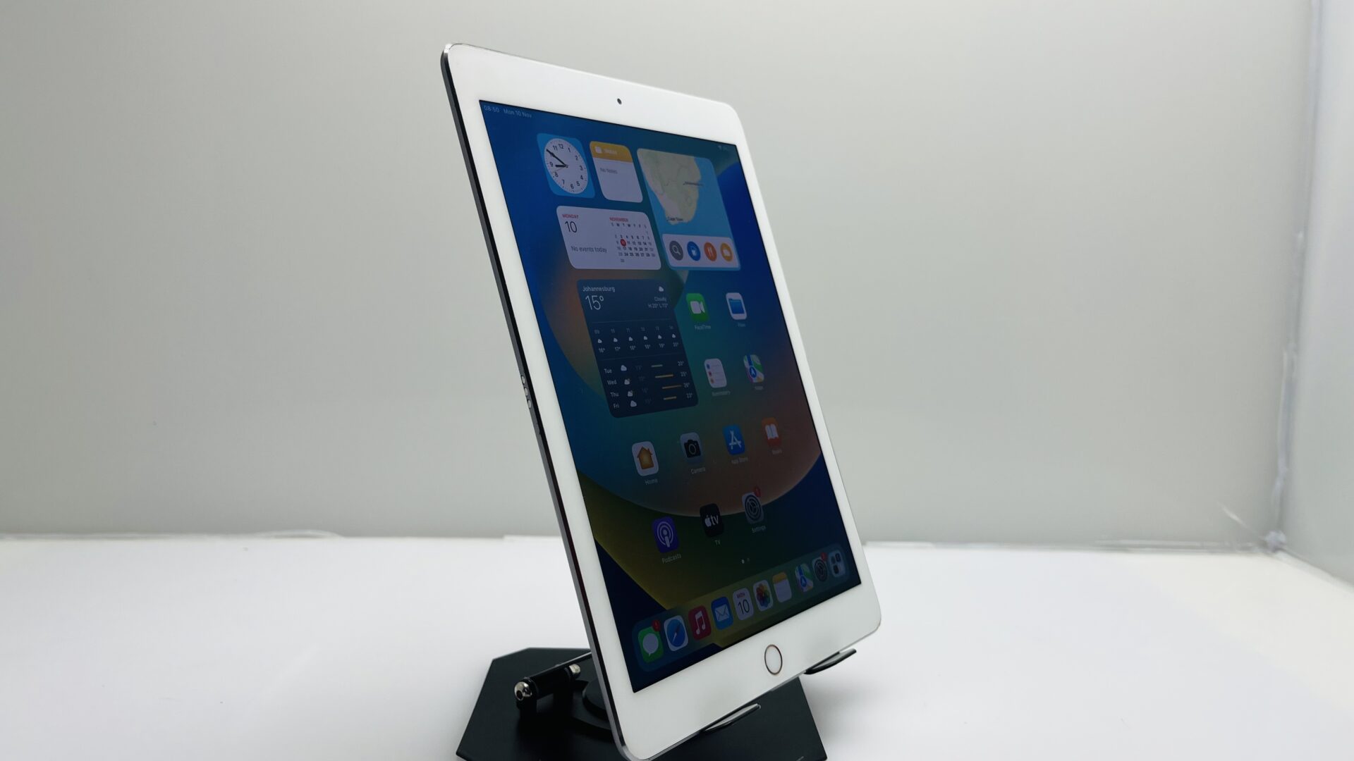 Apple iPad Pro 9.7″ 1st Gen (WiFi Only) 32GB Silver (Grade B) - No