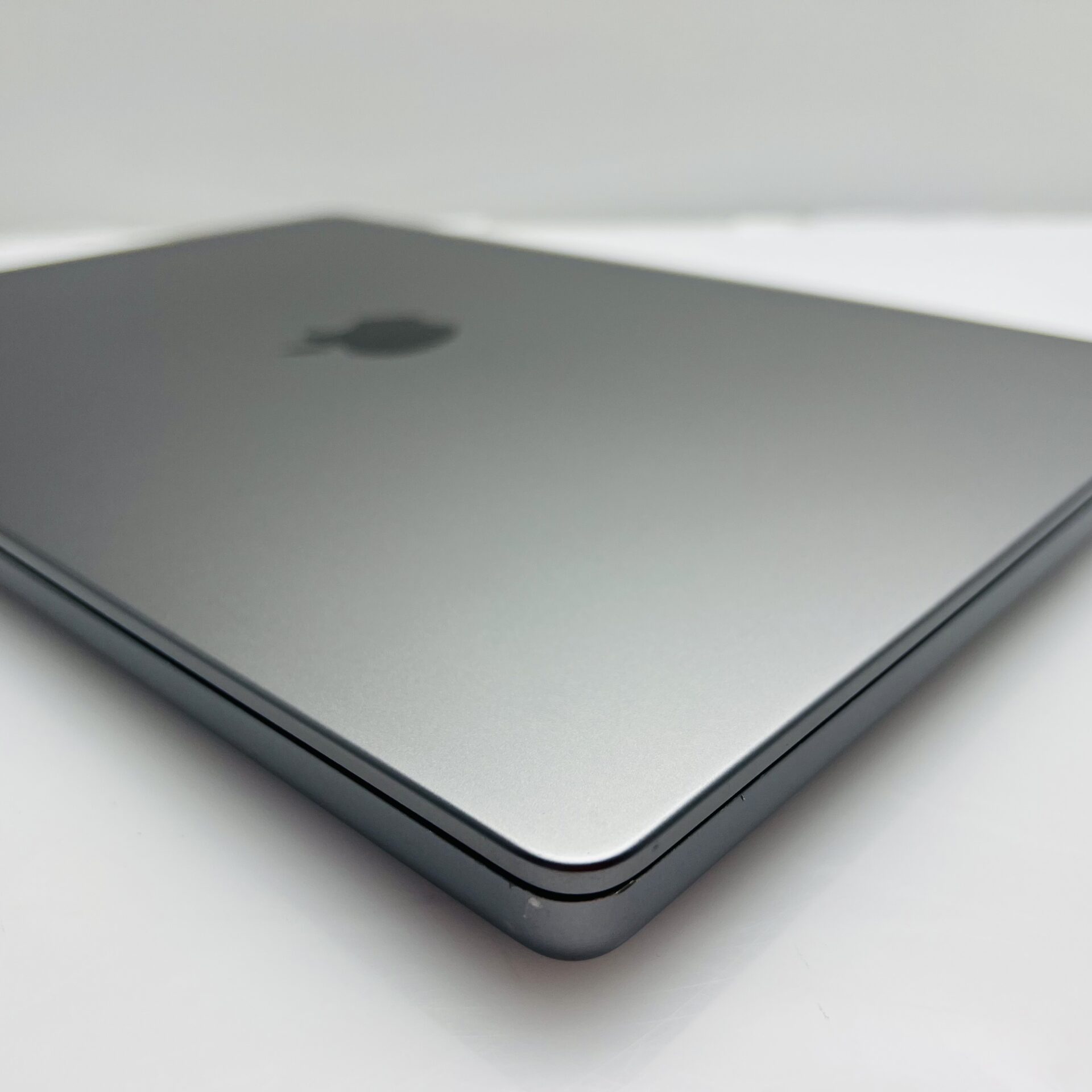 Apple Macbook Pro “M1 Pro” 16-Inch 10 CPU/16 GPU (2021) 16GB RAM