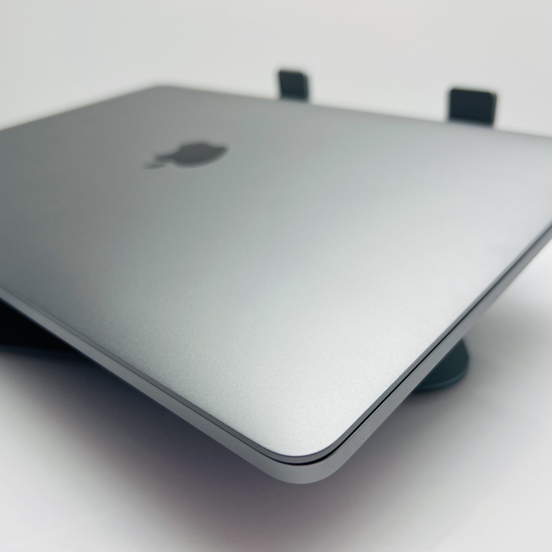Apple MacBook Pro “M1” 13-inch 8 CPU/8 GPU 8GB RAM 256GB SSD Space