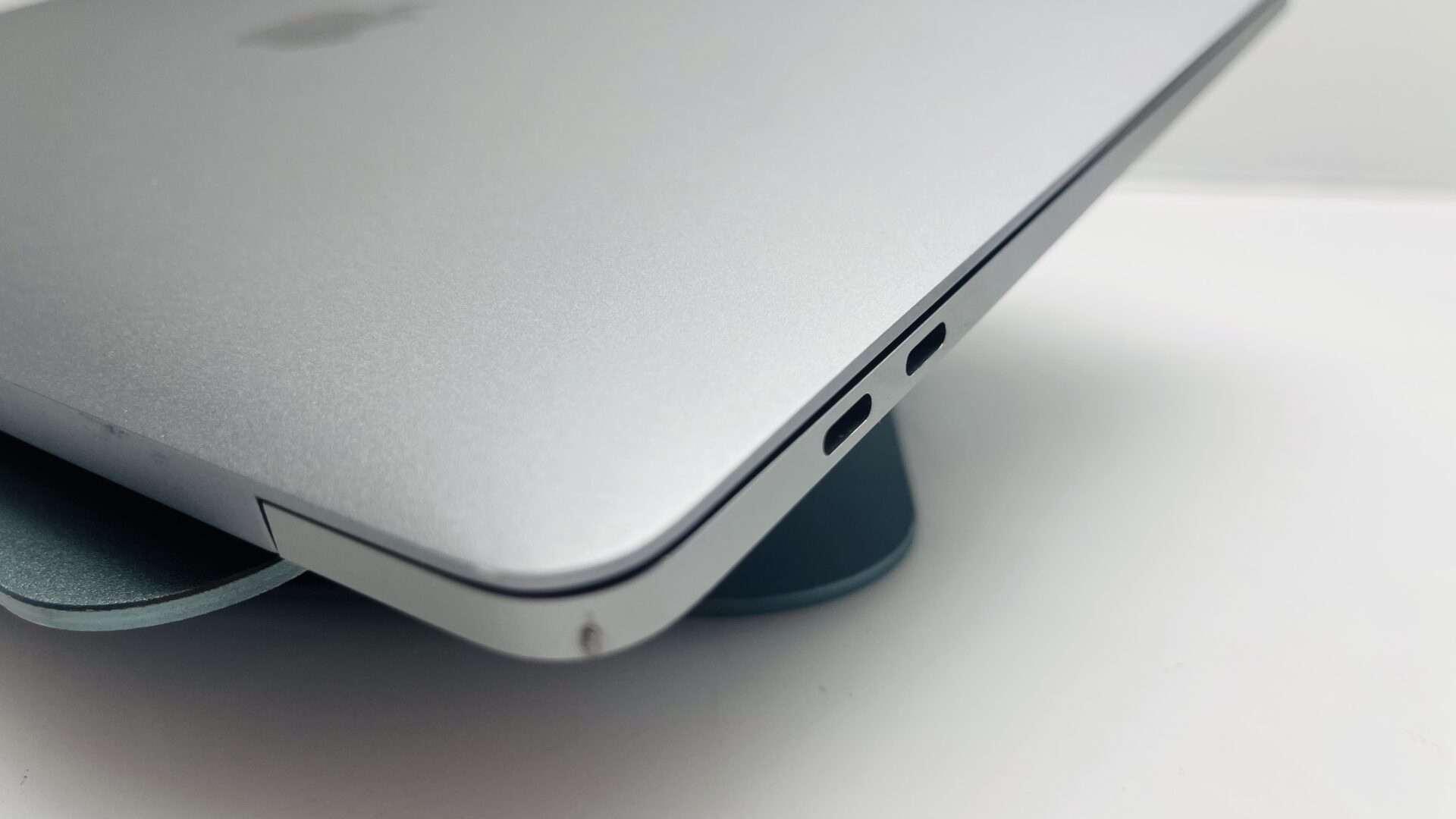 Apple MacBook Pro “M1” 13-inch 8 CPU/8 GPU 8GB RAM 256GB SSD Space