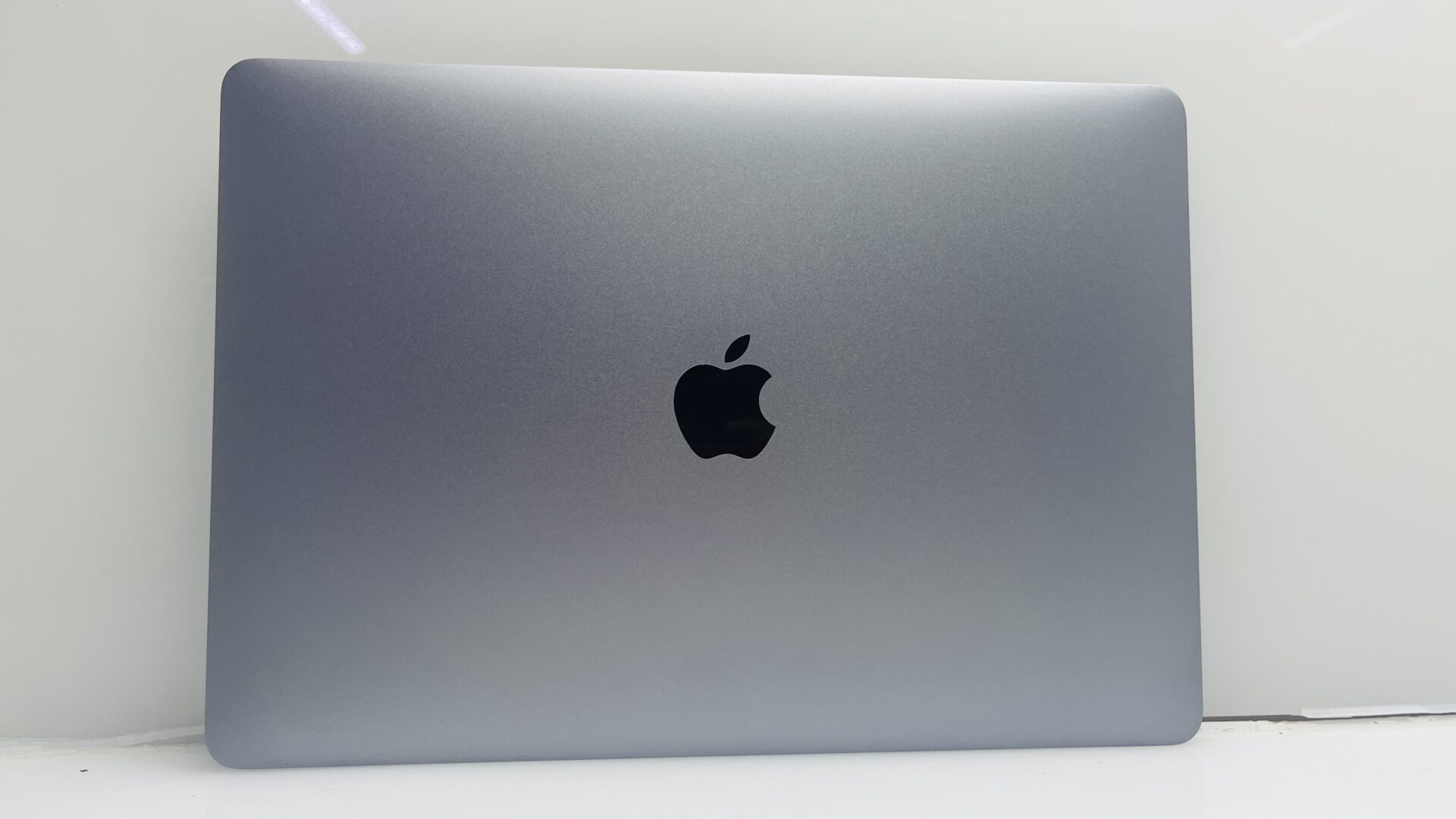 Apple MacBook Pro “M1” 13-inch 8 CPU/8 GPU 8GB RAM 256GB SSD Space