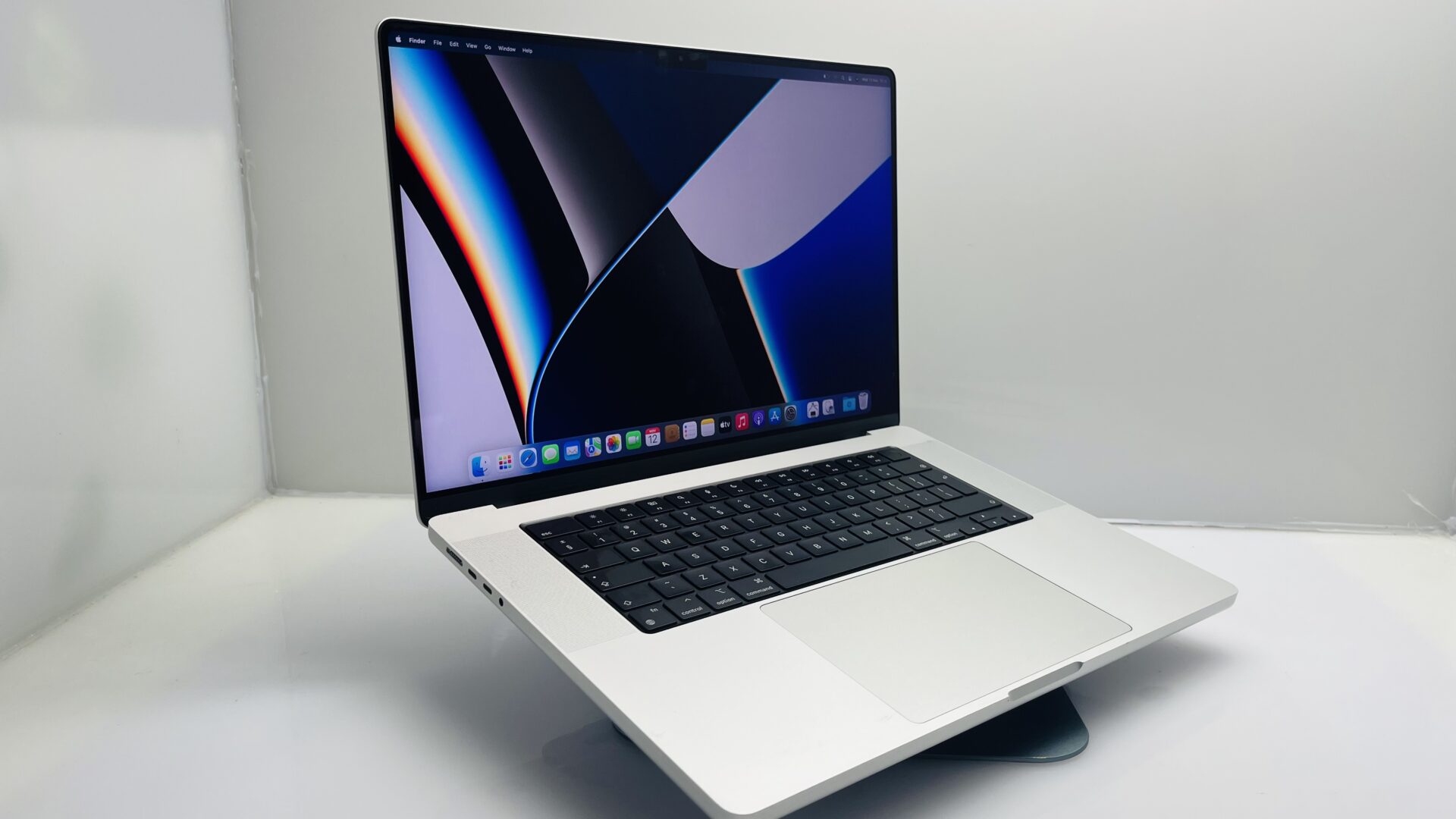 Apple Macbook Pro “M1 Pro” 16-Inch 10 CPU/16 GPU (2021) 16GB RAM