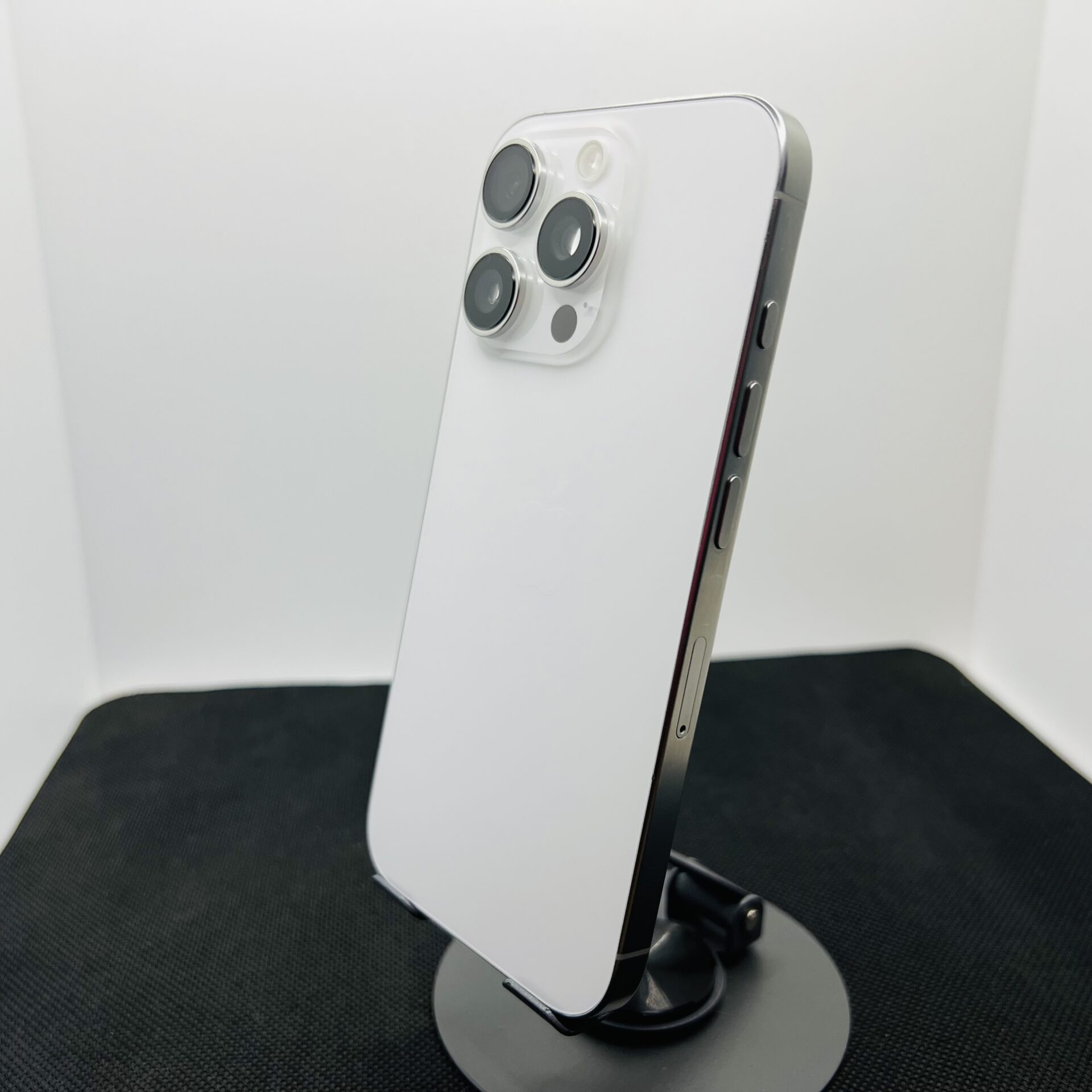 Apple iPhone 16 Pro 256GB White Titanium - (Grade B) - Image 8