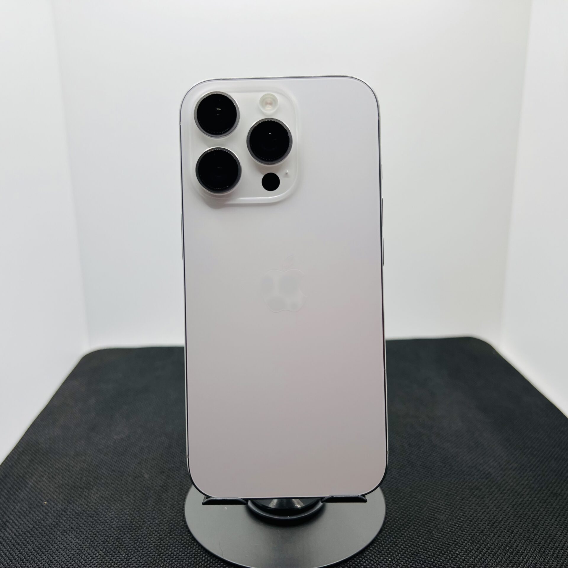 Apple iPhone 16 Pro 256GB White Titanium - (Grade B) - Image 9