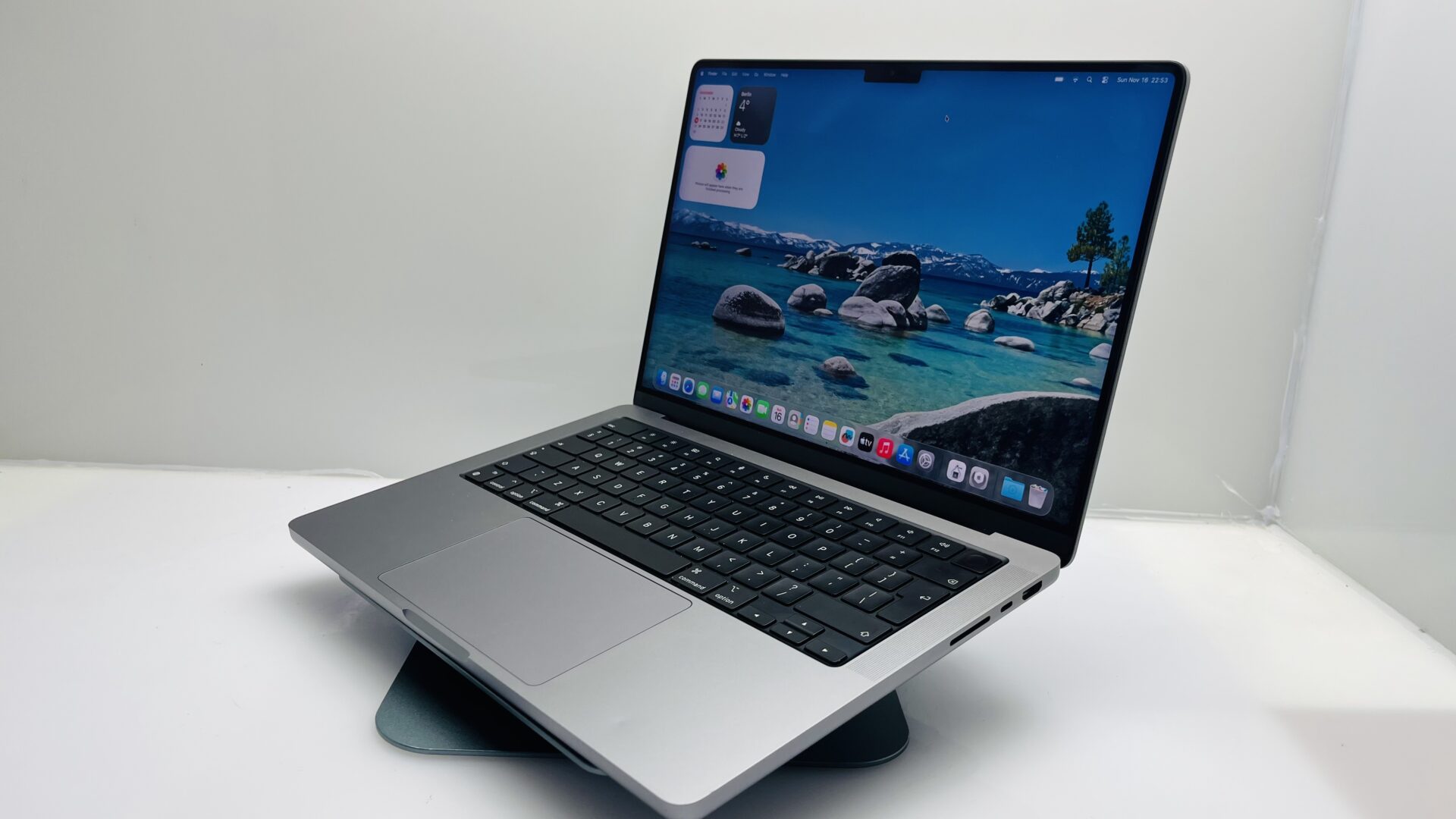 Apple Macbook Pro “M1 Pro” 14-Inch 10 CPU/14 GPU (2021) 16GB RAM
