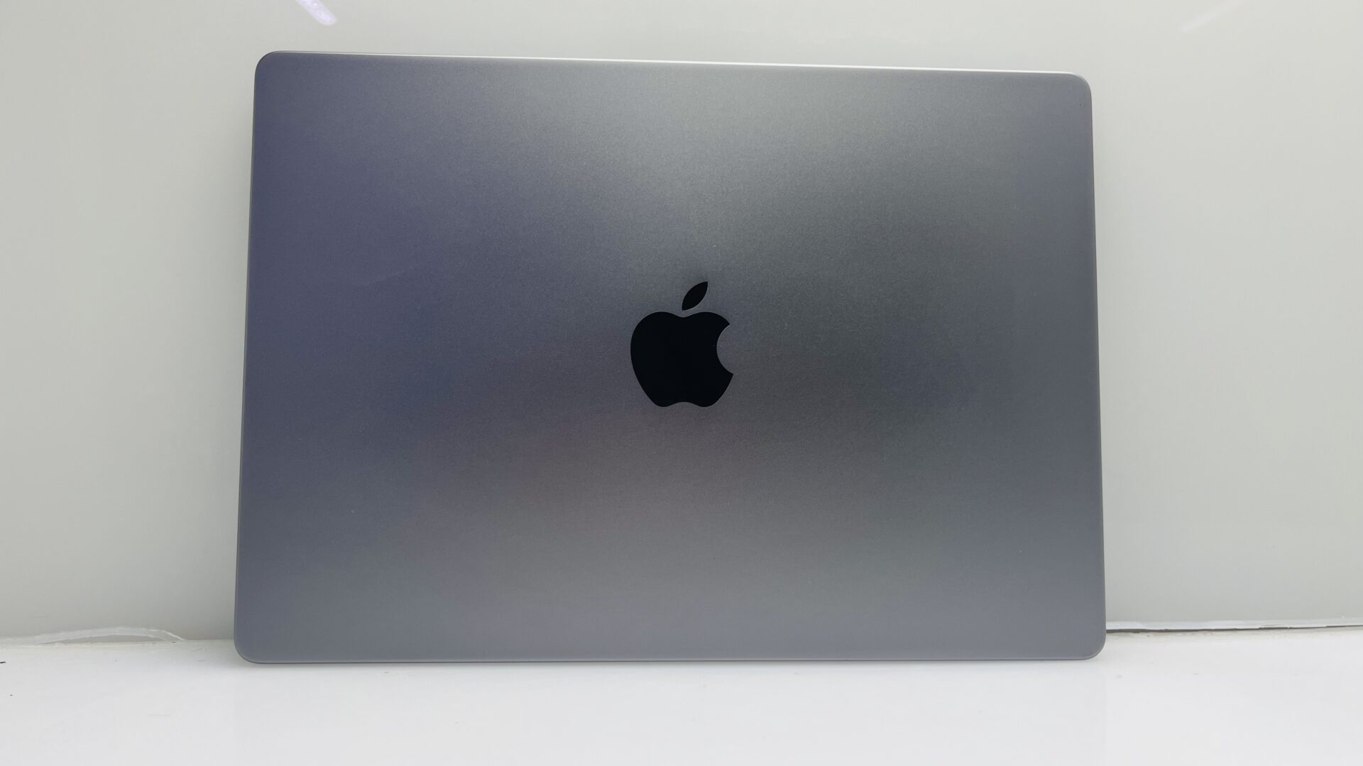 Apple Macbook Pro “M1 Pro” 14-Inch 10 CPU/14 GPU (2021) 16GB RAM