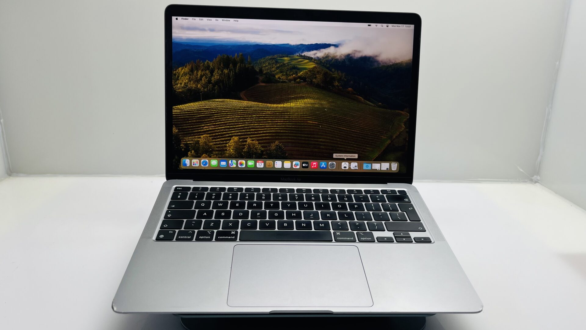 Apple MacBook Air “M1” 13-Inch 8 CPU/7 GPU (2020) 8GB RAM 256GB SSD Space Gray (Grade B) – Bright Spots - Image 4