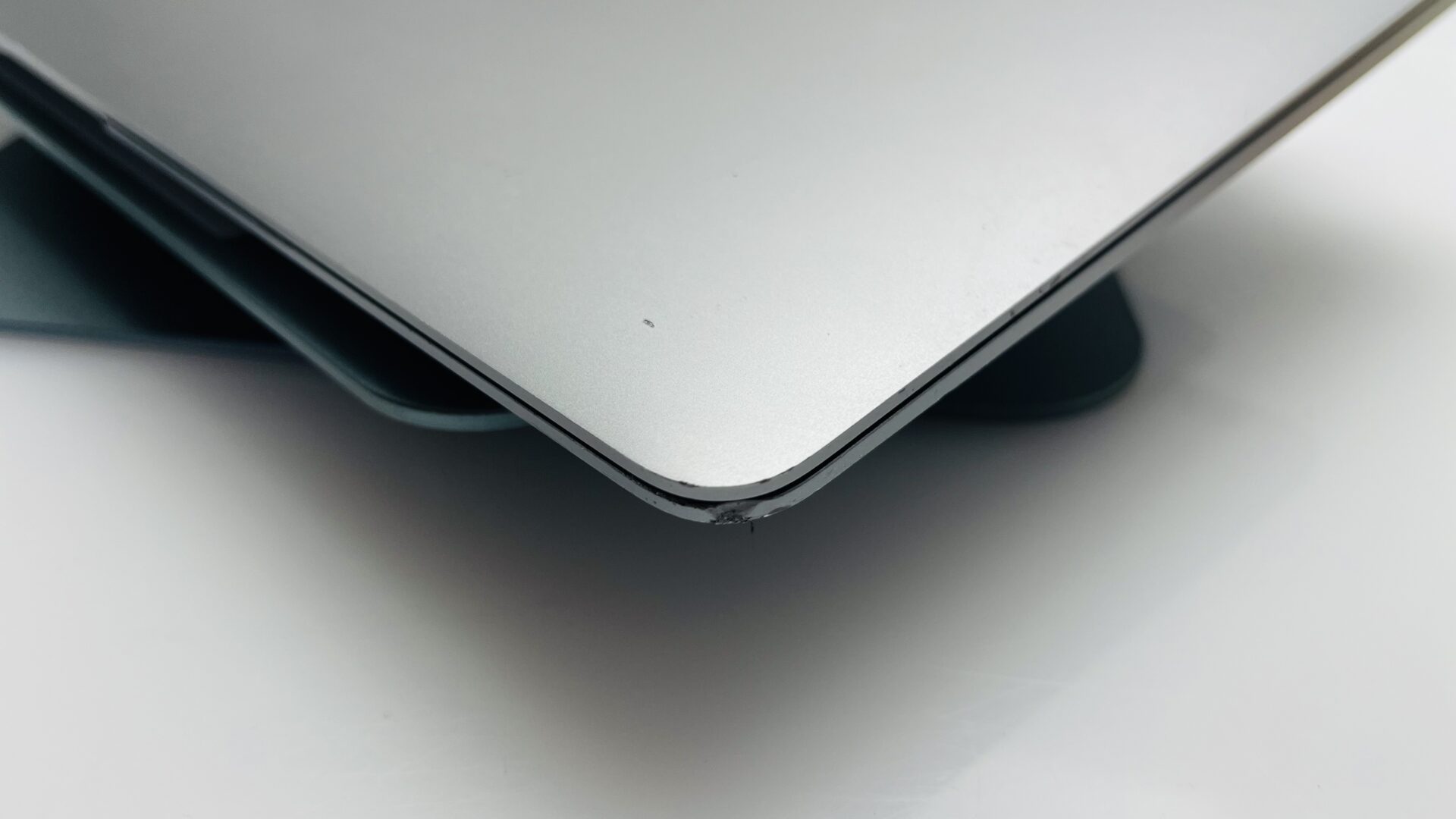 Apple MacBook Air “M1” 13-Inch 8 CPU/7 GPU (2020) 8GB RAM 256GB SSD Space Gray (Grade B) – Bright Spots - Image 8