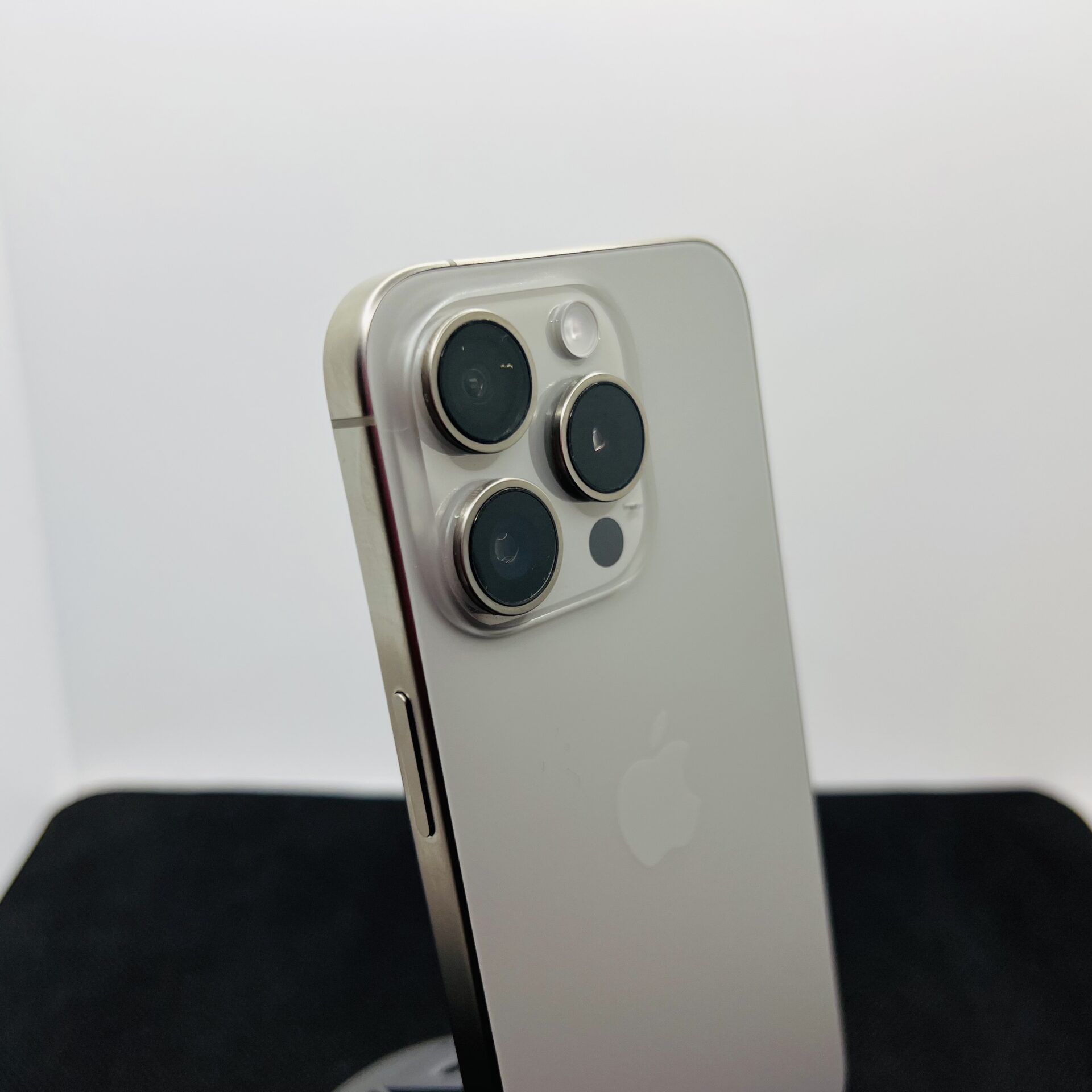 Apple iPhone 15 Pro 256GB Natural Titanium – (Grade A) - Image 11