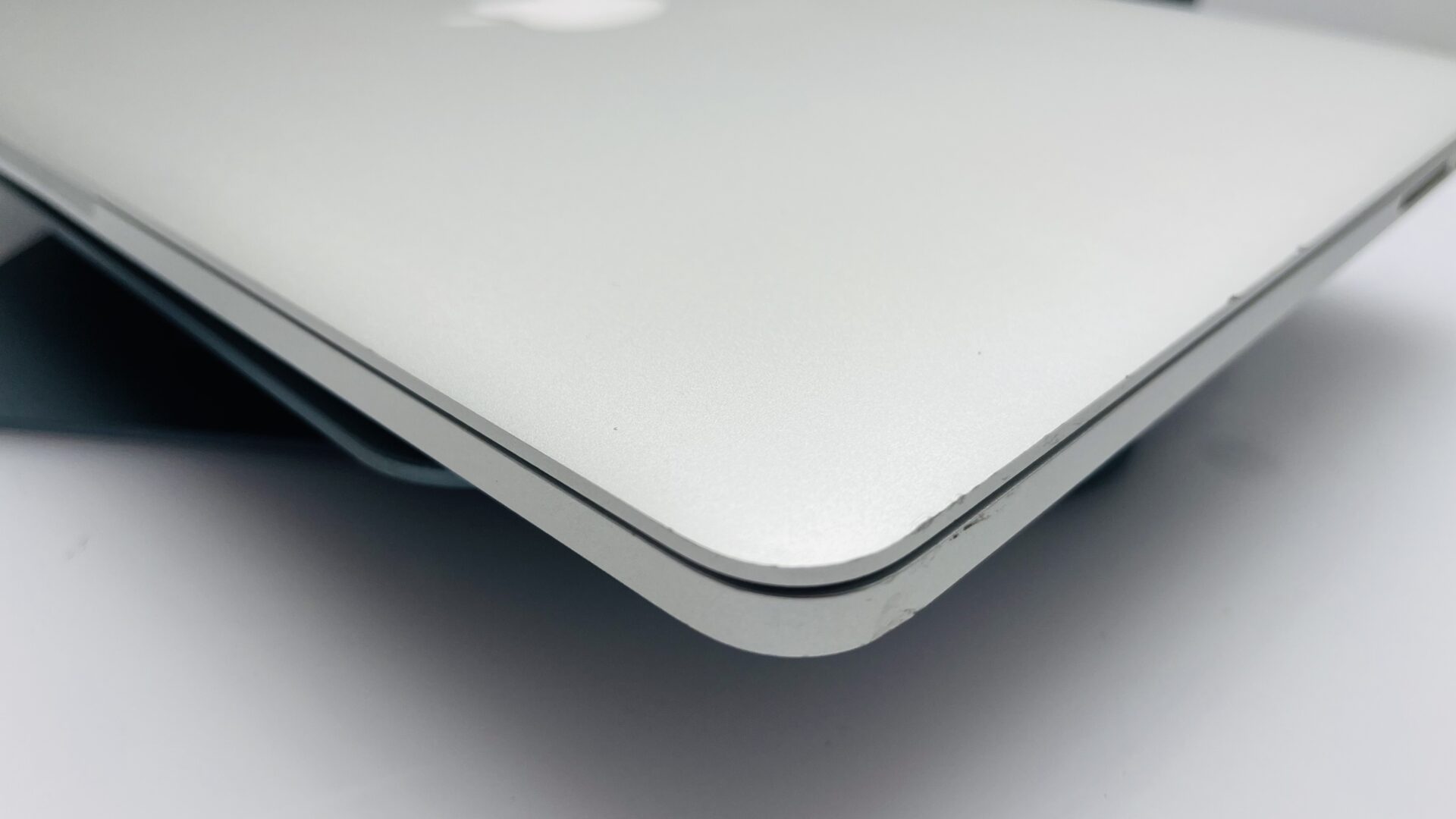Apple MacBook Pro 13-Inch “Core i5” 2.7 GHz (Early 2015) 8GB RAM 256GB SSD Silver - (Grade B) - Image 7