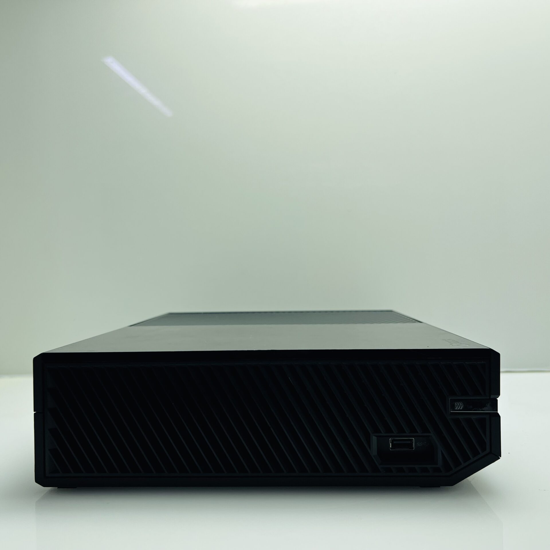 Microsoft Xbox One 1TB Black + HDMI + Power Cable (Grade B) | Epic