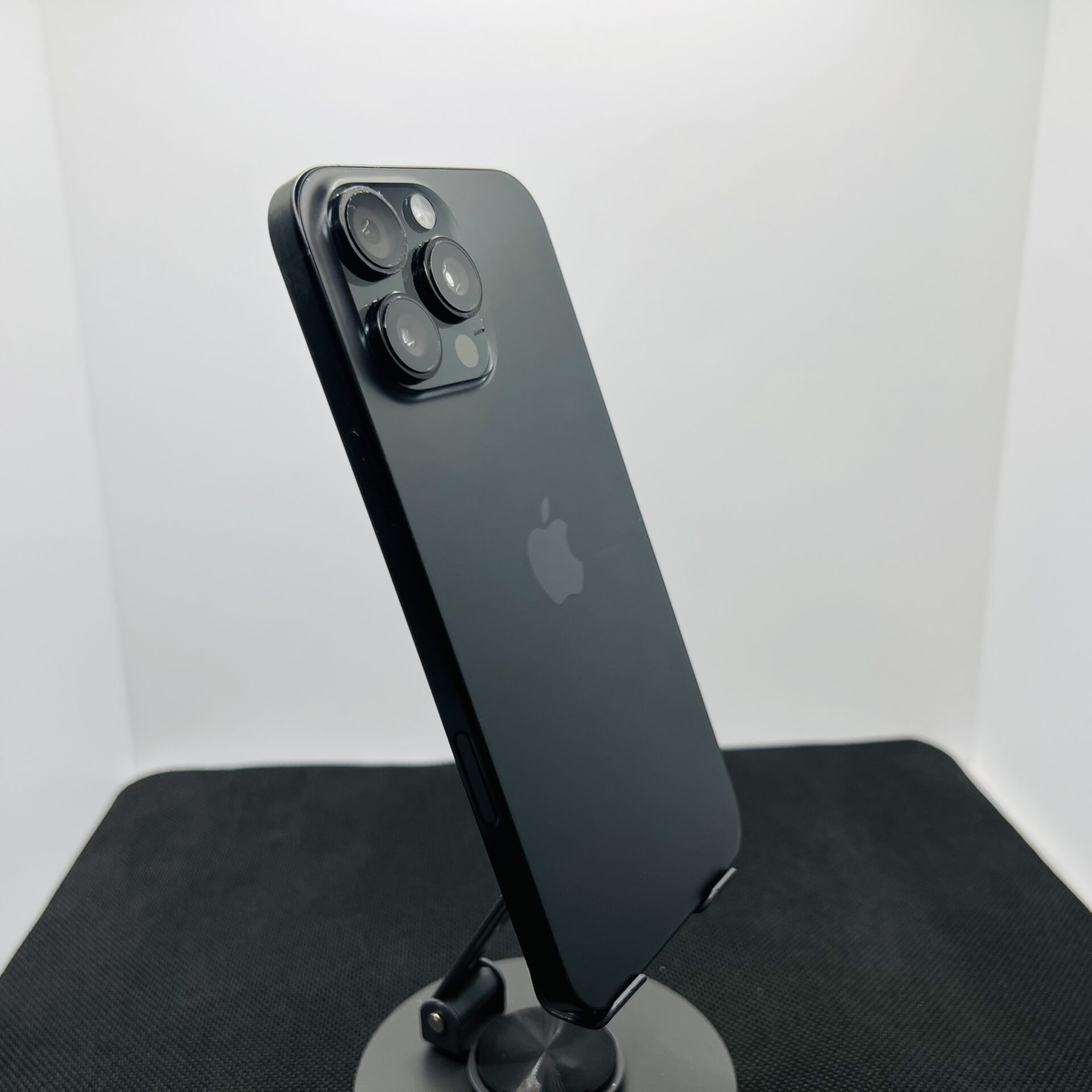 Apple iPhone 16 Pro Max 256GB Black Titanium – (Grade B) - Image 11