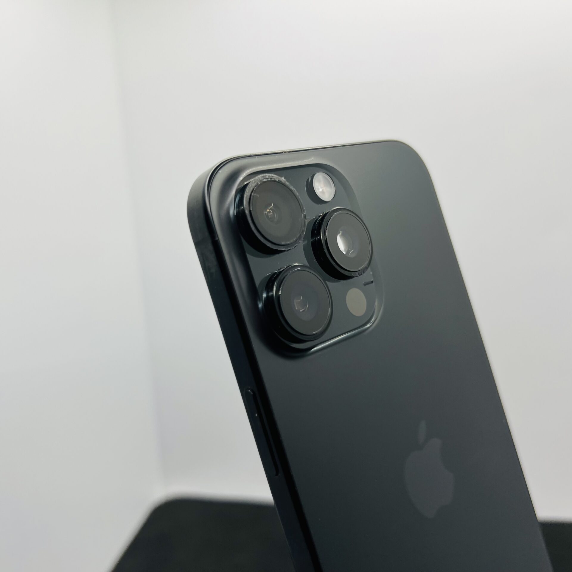 Apple iPhone 16 Pro Max 256GB Black Titanium – (Grade B) - Image 12