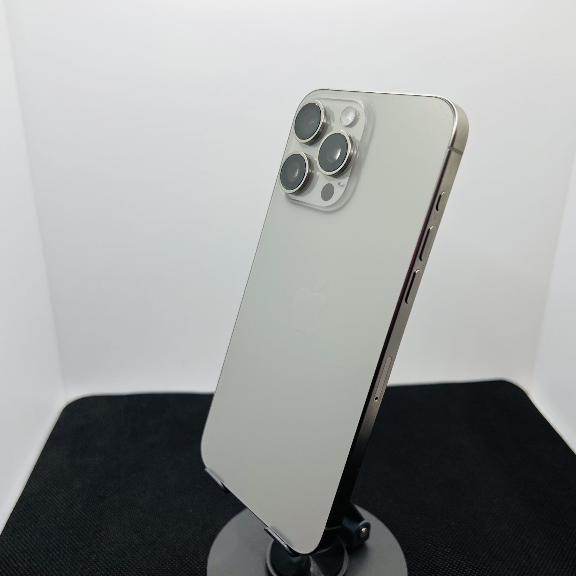 Apple iPhone 15 Pro Max 256GB Natural Titanium – (Grade B) - Image 8