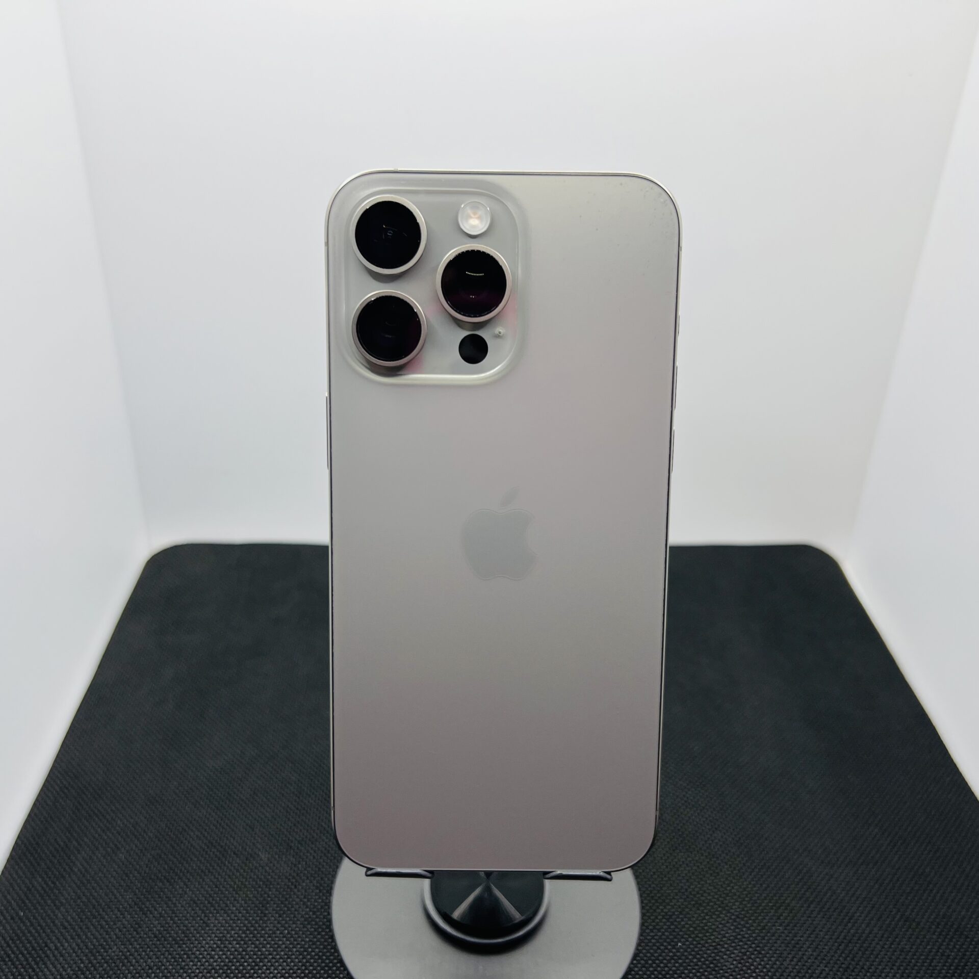 Apple iPhone 15 Pro Max 256GB Natural Titanium – (Grade B) - Image 9