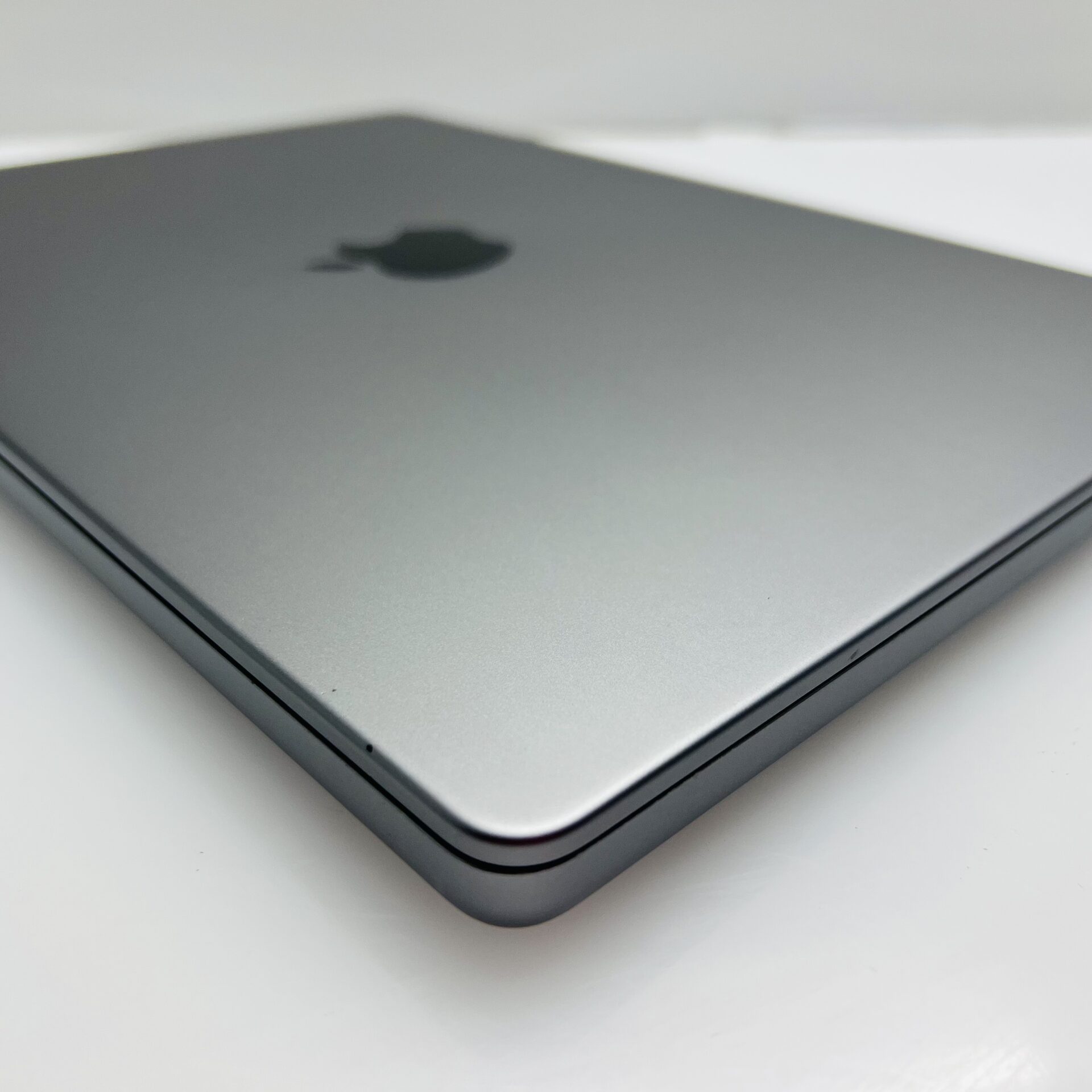 Apple Macbook Pro “M1 Pro” 14-Inch 10 CPU/16 GPU (2021) 16GB RAM